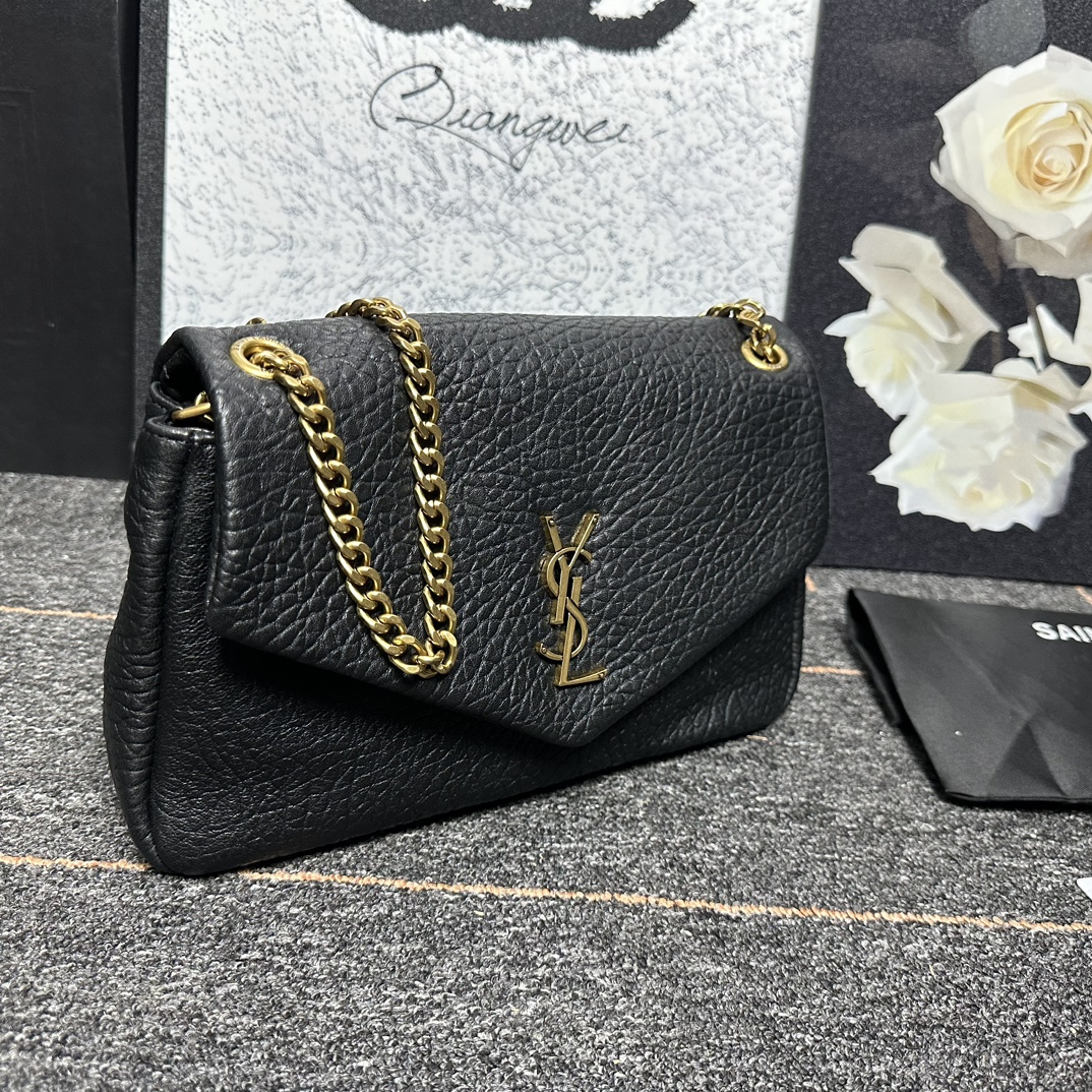 自带流量爆款🔥出货啦
圣罗兰Calypso
包包命名来自希腊神话中的海之女神【卡吕普索】
浓郁的法式风情