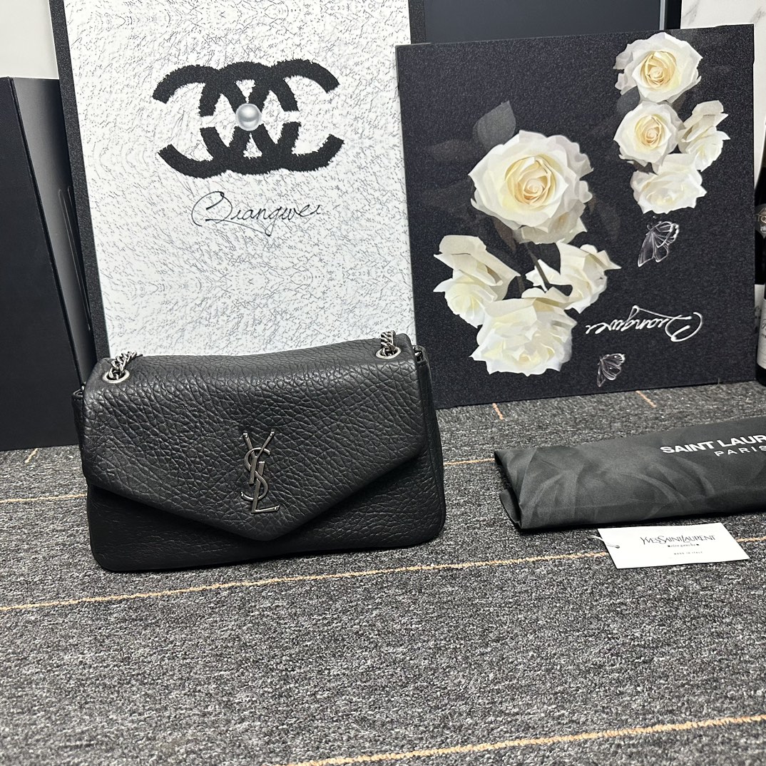 自带流量爆款🔥出货啦
圣罗兰Calypso
包包命名来自希腊神话中的海之女神【卡吕普索】
浓郁的法式风情