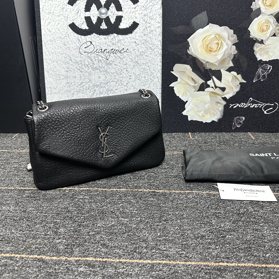 自带流量爆款🔥出货啦
圣罗兰Calypso
包包命名来自希腊神话中的海之女神【卡吕普索】
浓郁的法式风情