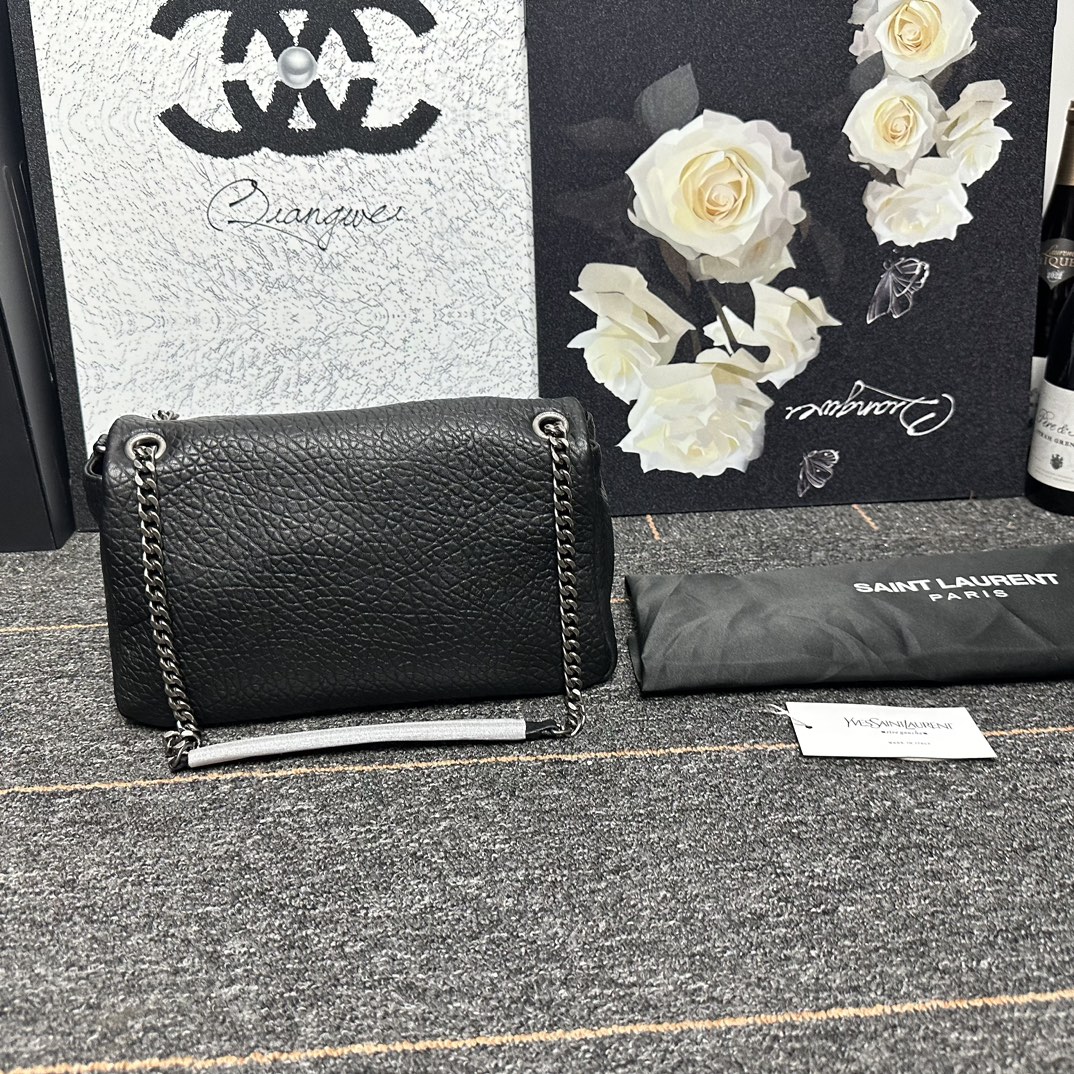 自带流量爆款🔥出货啦
圣罗兰Calypso
包包命名来自希腊神话中的海之女神【卡吕普索】
浓郁的法式风情