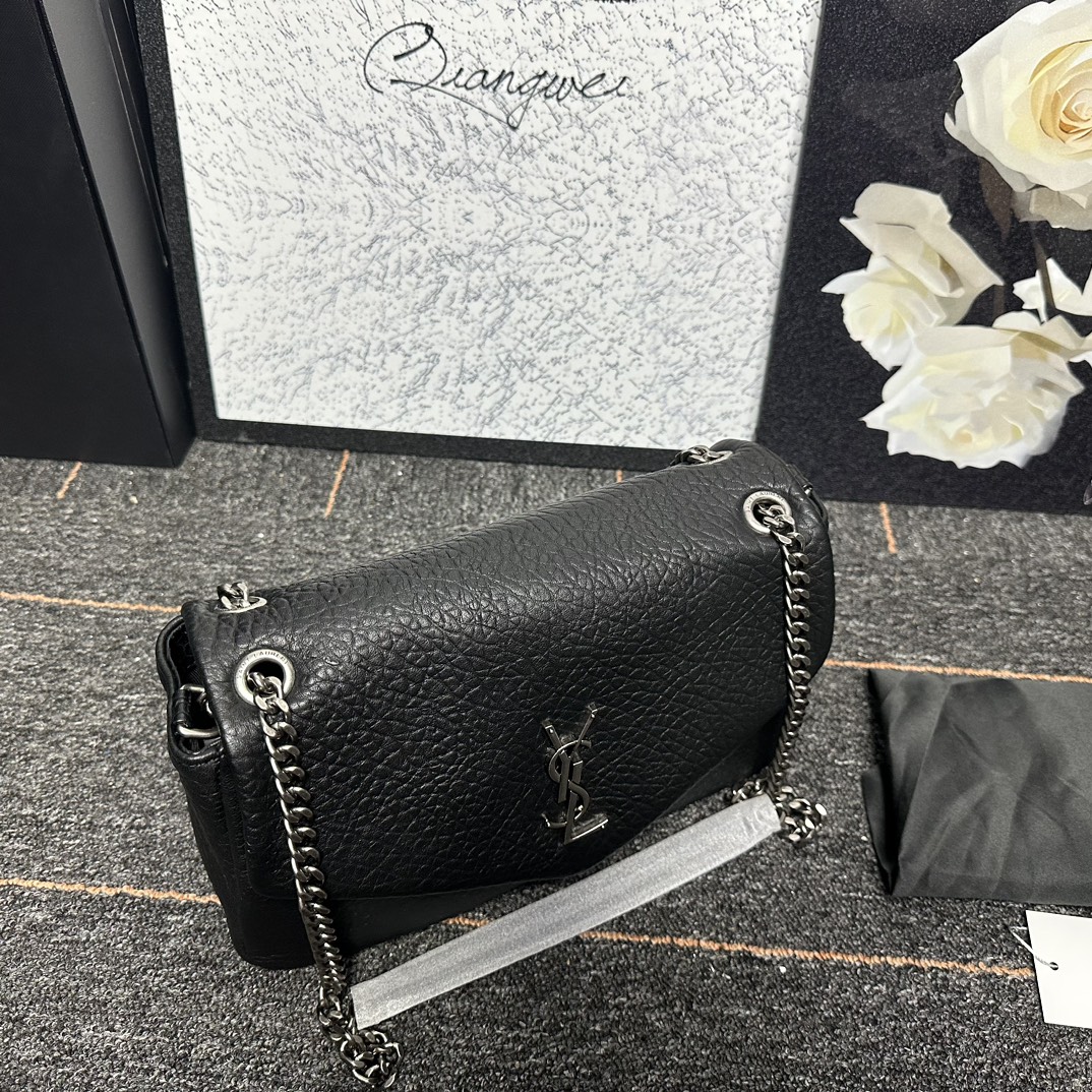 自带流量爆款🔥出货啦
圣罗兰Calypso
包包命名来自希腊神话中的海之女神【卡吕普索】
浓郁的法式风情