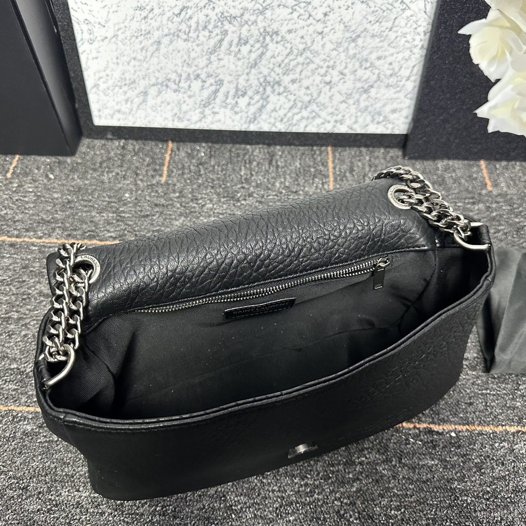 自带流量爆款🔥出货啦
圣罗兰Calypso
包包命名来自希腊神话中的海之女神【卡吕普索】
浓郁的法式风情