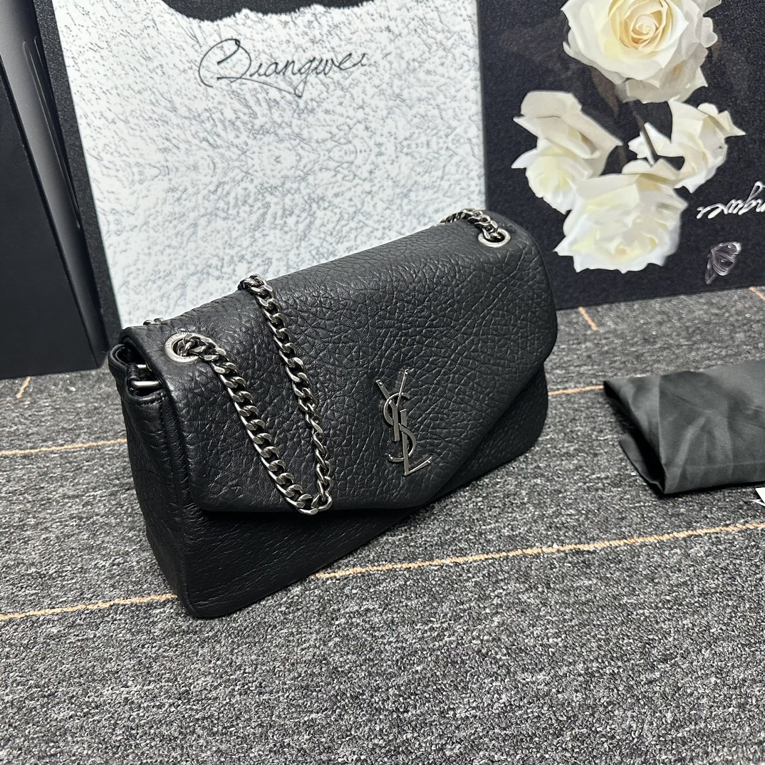 自带流量爆款🔥出货啦
圣罗兰Calypso
包包命名来自希腊神话中的海之女神【卡吕普索】
浓郁的法式风情