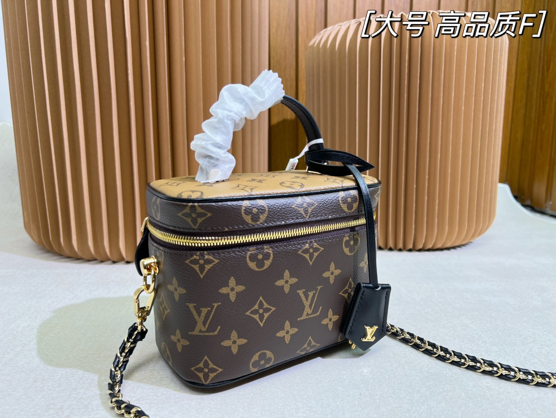 Louis Vuitton Crossbody & Shoulder Bags Weave Cowhide Chains