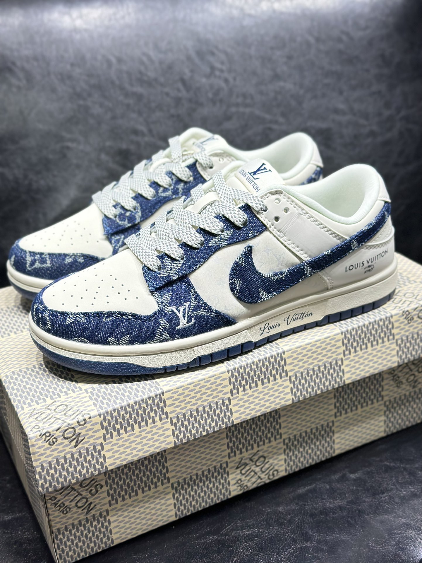 NO:639920,Ready stock Overseas customized version LV series joint model NIKE DUNK LOW ATOMIC Couple model Customized joint Yuan box version High cleanliness Unexpected high cost performance Unambiguous materials Original last original cardboard Original shoe box Customized hardware accessories Original soles Size 36 36.5 37.5 38 38.5 39 40 40.5 41 42  42.5 43 44 44.5 45,,louis vuitton,tom ford19860909现货 海外定制版 LV系列联名款NIKE DUNK LOW ATOMIC 情侣款 定制联名 元盒版本 高清洁度 超乎所想的高性价比 用料绝不含糊 原楦头原纸板 原装鞋盒 定制五金配件 原厂鞋底 尺码36 36.5 37.5 38 38.5 39 40 40.5 41 42 42.5 43 44 44.5 45,,louis vuitton,tom ford,Men's shoes