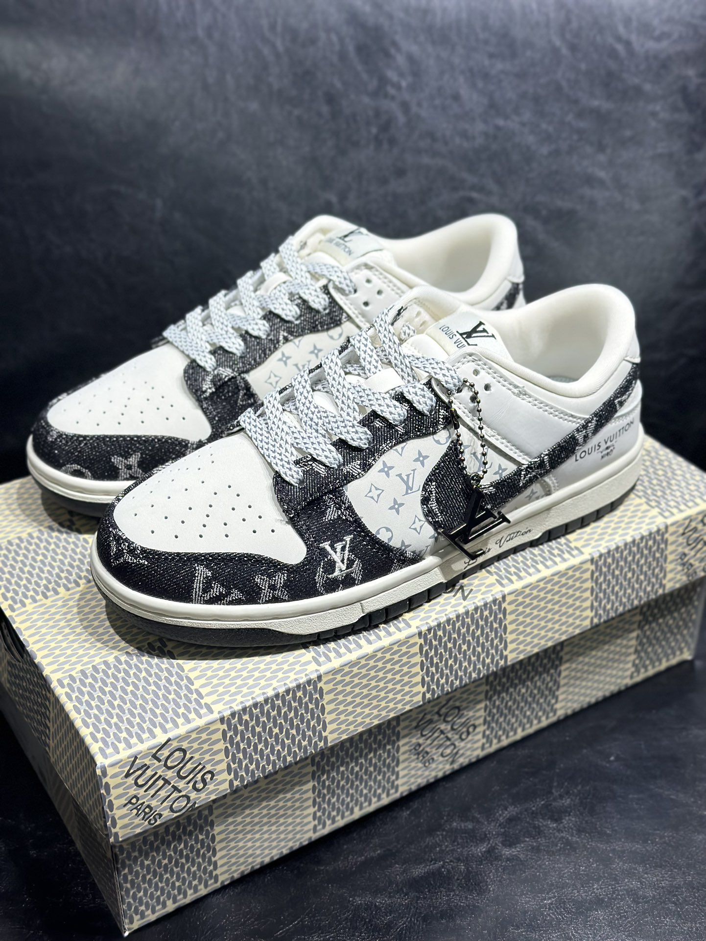 NO:639918,Ready-made custom sneaker series co-branded model NIKE DUNK LOW ATOMIC Couple model Customized co-branded yuan box version High cleanliness Unexpected high cost performance Unambiguous materials Original last original cardboard Original shoe box Custom hardware accessories Original soles Size 36 37.5 38 39 40 41 42 43 44 45 (half size next day),,tom ford19860909现货定制板鞋系列联名款NIKE DUNK LOW ATOMIC 情侣款 定制联名 元盒版本 高清洁度 超乎所想的高性价比 用料绝不含糊 原楦头原纸板 原装鞋盒 定制五金配件 原厂鞋底 尺码36 37.5 38 39 40 41 42 43 44 45 (半码隔天),,tom ford,Men's shoes