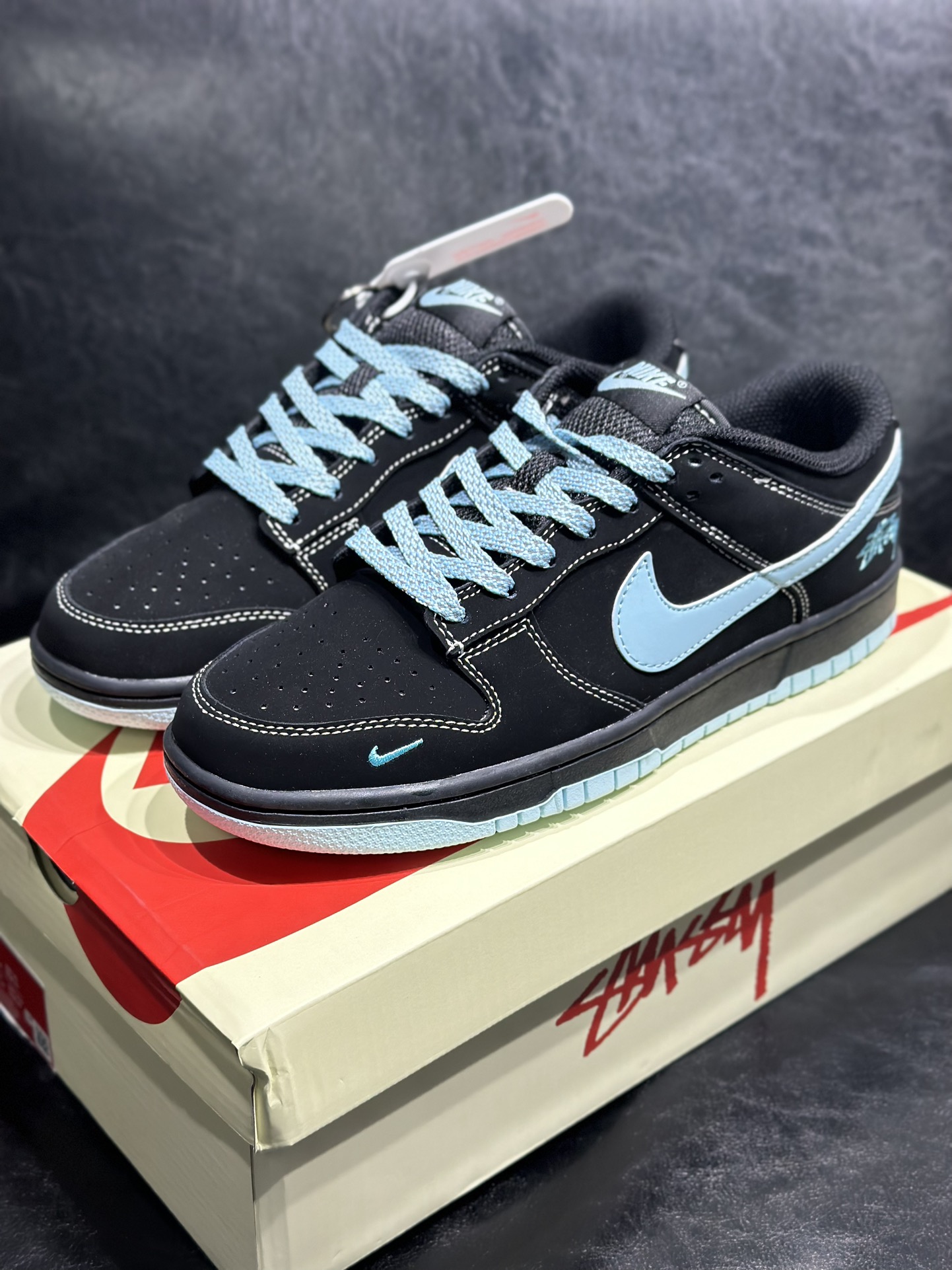 NO:270923,Spot Customized Shoes Co-branded Model NIKE DUNK LOW ATOMIC Couple Model Customized Co-branded Yuan Box Version High Cleanliness High cost-effectiveness Exceeding the expectations Materials are absolutely unambiguous Original last cardboard Original shoe box Customized hardware accessories Original sole Size 36 36.5 37.5 38 38.5 39 40 40.5 41 42 42.5 43 44 44.5 45,,tom ford19860909现货 定制板鞋 联名款 NIKE DUNK LOW ATOMIC 情侣款 定制联名 元盒版本 高清洁度 超乎所想的高性价比 用料绝不含糊 原楦头原纸板 原装鞋盒 定制五金配件 原厂鞋底 尺码36 36.5 37.5 38 38.5 39 40 40.5 41 42 42.5 43 44 44.5 45,,tom ford,Men's shoes