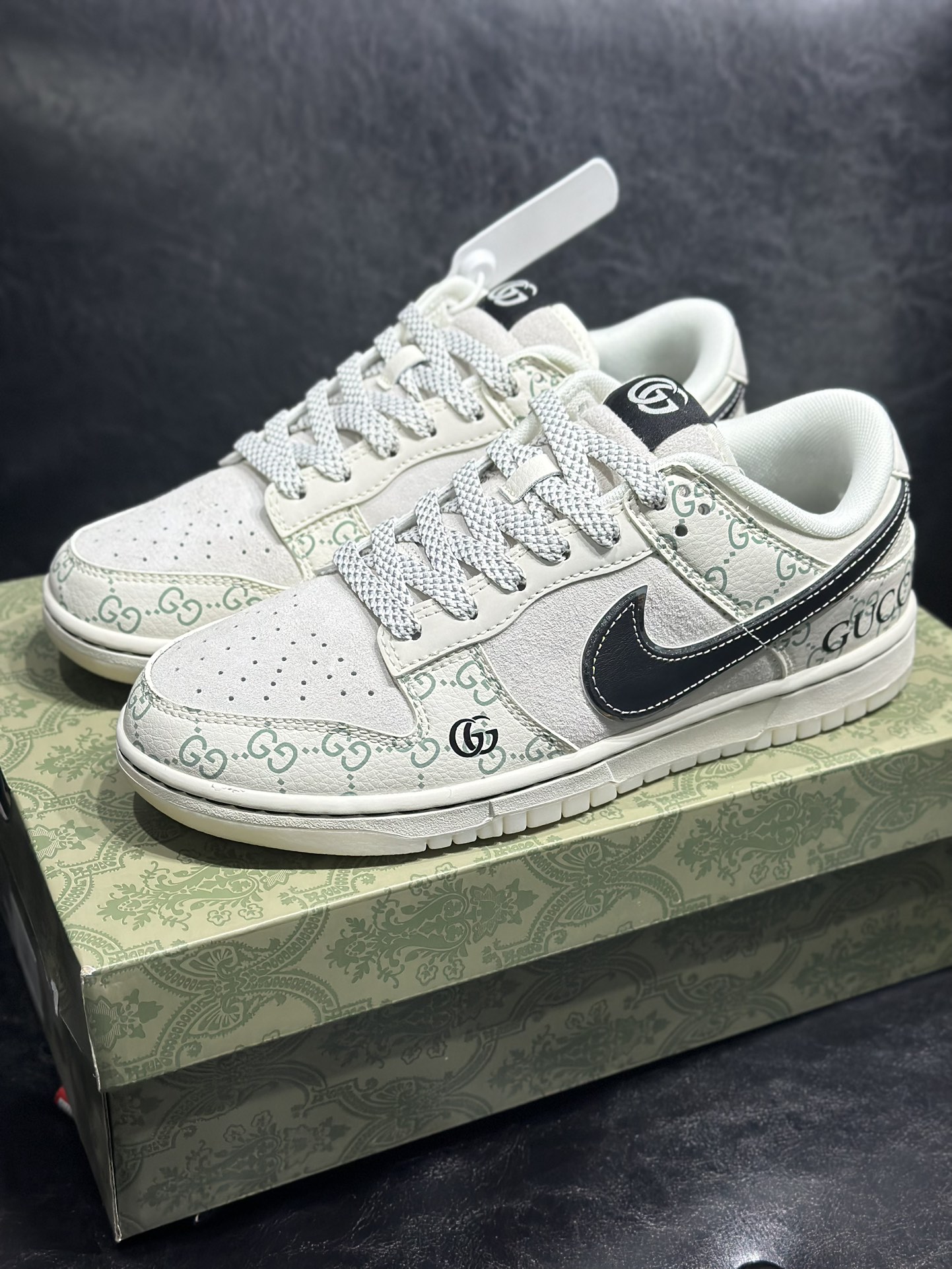 NO:270910,Spot Customized Shoes Series Co-branded Model NIKE DUNK LOW ATOMIC Couple Model Customized Co-branded Yuan Box Version High Cleanliness High cost-effectiveness Exceeding the expectations Materials are absolutely unambiguous Original last cardboard Original shoe box Customized hardware accessories Original sole Size 36 36.5 37.5 38 38.5 39 40 40.5 41 42 42.5 43 44 44.5 45,,tom ford19860909现货 定制板鞋 系列联名款NIKE DUNK LOW ATOMIC 情侣款 定制联名 元盒版本 高清洁度 超乎所想的高性价比 用料绝不含糊 原楦头原纸板 原装鞋盒 定制五金配件 原厂鞋底 尺码36 36.5 37.5 38 38.5 39 40 40.5 41 42 42.5 43 44 44.5 45,,tom ford,Men's shoes