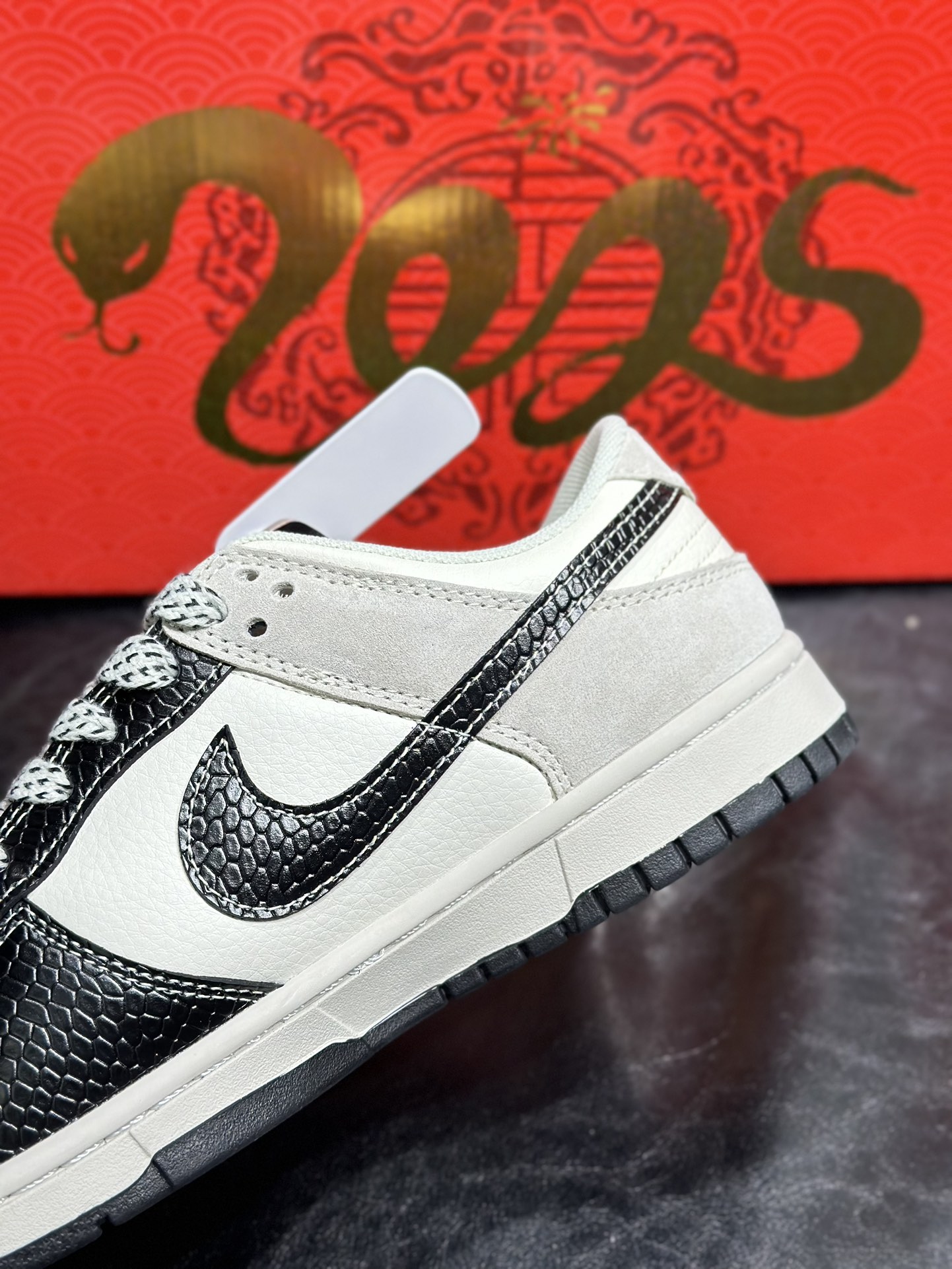 Nike Dunk Low Atomic 2025 Year of the Snake Edition - Couple's Sneakers 10 i1734599832 3058 8