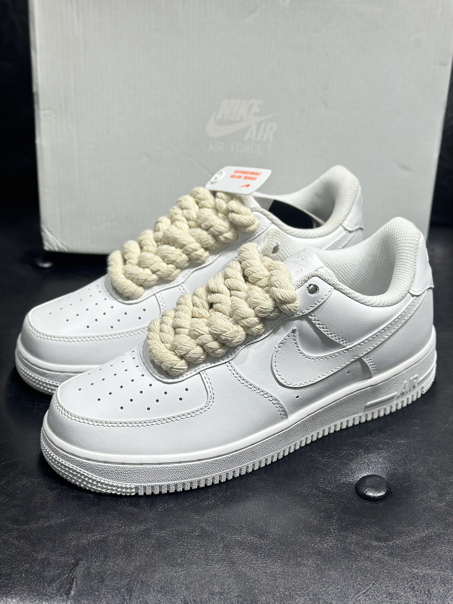 NO:270356,Spot, pure original quality, nike air force 1 low thick shoelaces, Air Force One low-top sports and casual board shoes, original noisy original cardboard, create a pure air force style, focus on foreign trade channels, built-in honeycomb air cushion, original box accessories, original midsole steel stamp, pull-up perfect. Size 36 37.5 38 39 40 41 42 43 44 45,19860909现货 纯原品质 nike air force 1 low 粗鞋带 空军一号低帮运动休闲板鞋原喧头原纸板 打造纯正空军版型 专注外贸渠道 全掌内置蜂窝气垫 原盒配件 原厂中底钢印、拉帮完美. 尺码36 37.5 38 39 40 41 42 43 44 45,,Men's shoes