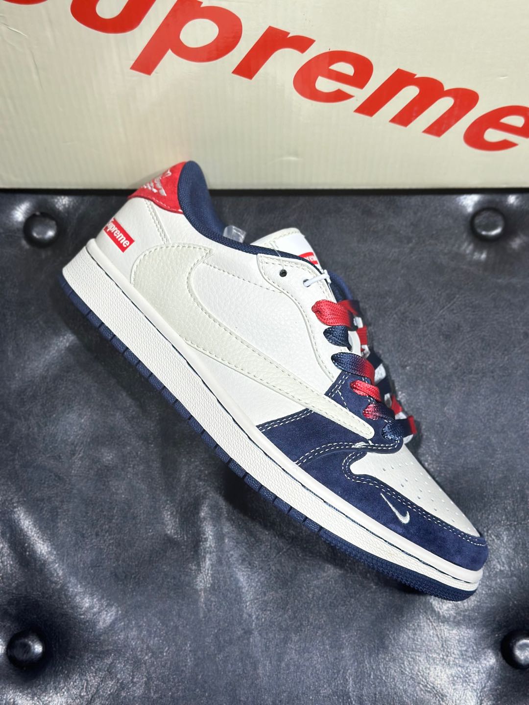 Nike Dunk Low Custom Supreme Collaboration Anti-Slip Sneakers -Sizes 36-45 5 i1735539476490 3151 0 3