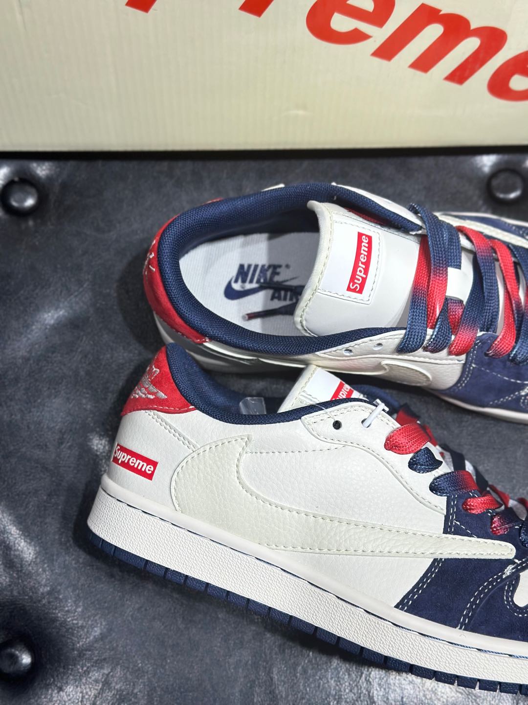 Nike Dunk Low Custom Supreme Collaboration Anti-Slip Sneakers -Sizes 36-45 8 i1735539476679 2982 0 6