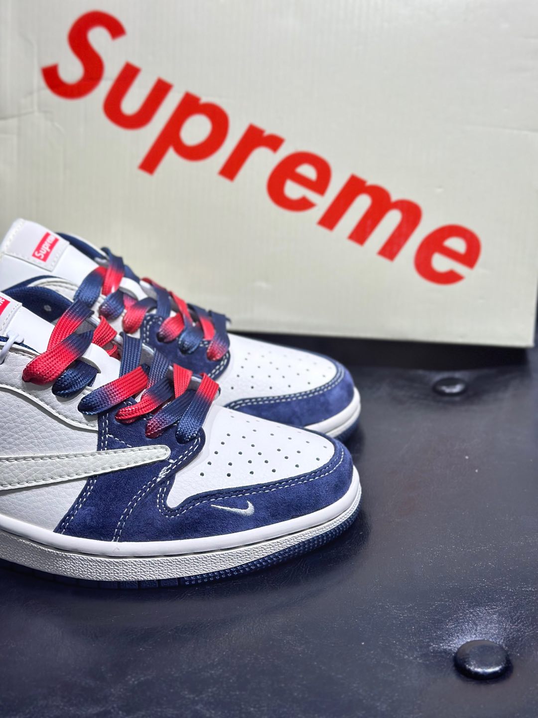 Nike Dunk Low Custom Supreme Collaboration Anti-Slip Sneakers -Sizes 36-45 9 i1735539476769 8294 0 7