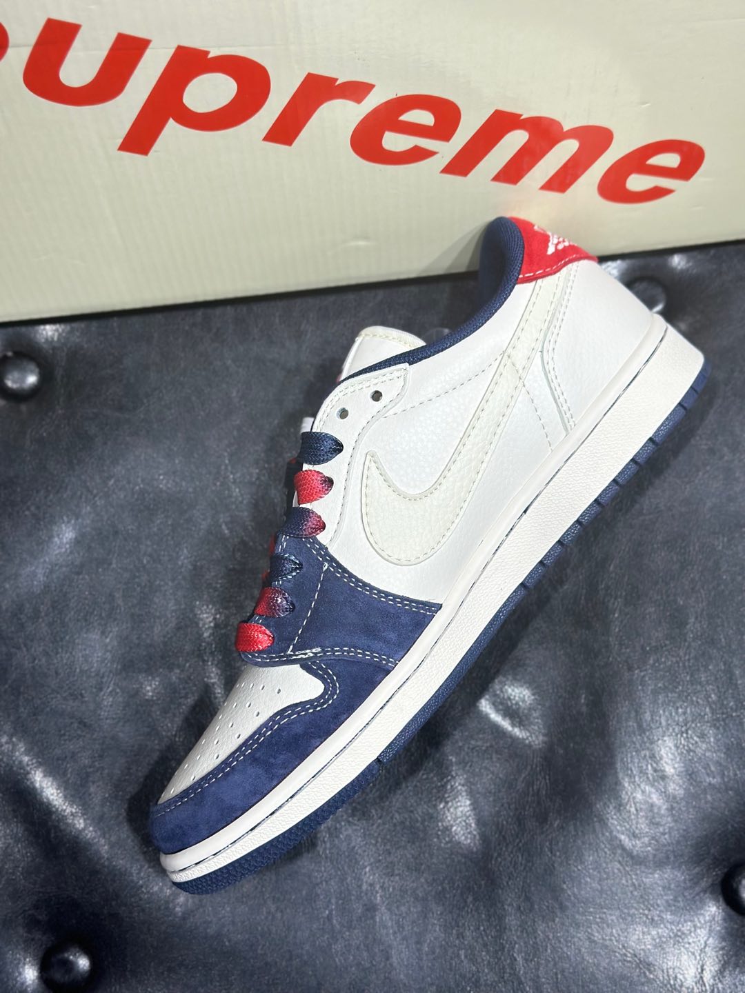 Nike Dunk Low Custom Supreme Collaboration Anti-Slip Sneakers -Sizes 36-45 7 i1735539476860 7197 0 5