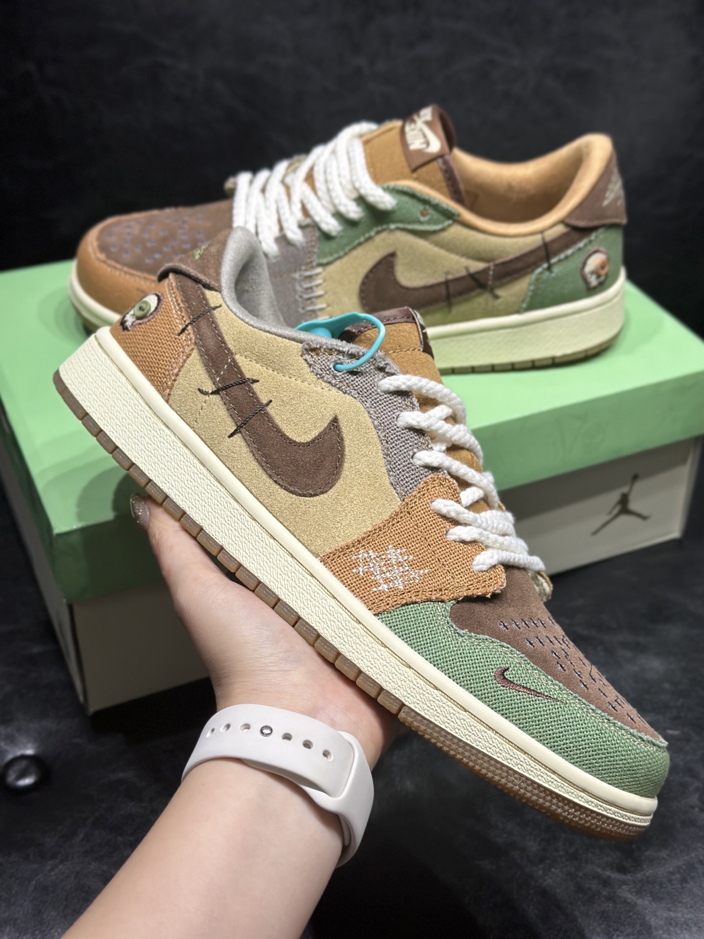 NO:639916,Ready stock Pure original Air AJ1 Low OG low-top series New assembly line production Comparison of full color original shoes Original last original cardboard development Original customer-ordered super-shifted leather Full shoe computer sewing machine Private molded outsole with correct nib weight and built-in air cushion Original label inside and outside the original box Perfect zero burrs processing Multiple QC quality inspection Beyond the quality control standards of company products Real inspection-free products SIZE36 36.5 37.5  38 38.5 39 40 40.5 41 42 42.5 43 44 44.5 45 46,19860909现货 纯原 Air AJ1 Low OG 低帮系列 全新流水线出品 全配色原鞋对照 原楦原纸板开发 原厂客订超迁皮料 全鞋电脑针车 私模大底正确咬花克重内置气垫 原盒内外原标 完美零毛边处理 多重QC质检 超越公司货的品控标准 实实在在的免检产品 SIZE36 36.5 37.5 38 38.5 39 40 40.5 41 42 42.5 43 44 44.5 45 46,,Men's shoes