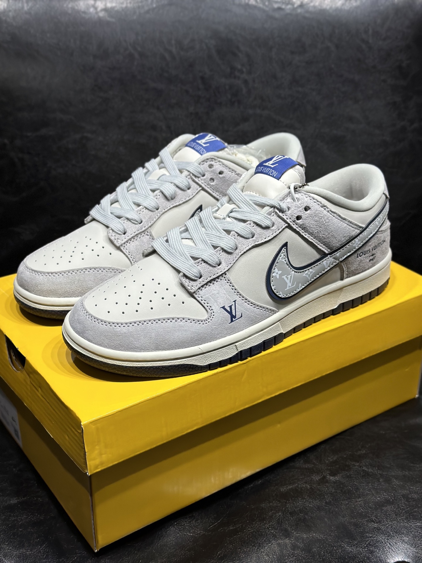 NO:639925,Ready stock Customized sneakers BALENCIAGA series joint model NIKE DUNK LOW ATOMIC Couple model Customized joint Yuan box version High cleanliness Unexpected high cost performance Unambiguous materials Original last original cardboard Original shoe box Customized hardware accessories Original sole Size 36 36.5 37.5 38 38.5 39 40 40.5 41  42 42.5 43 44 44.5 45,,balenciaga,tom ford19860909现货 定制板鞋 BALENCIAGA系列联名款NIKE DUNK LOW ATOMIC 情侣款 定制联名 元盒版本 高清洁度 超乎所想的高性价比 用料绝不含糊 原楦头原纸板 原装鞋盒 定制五金配件 原厂鞋底 尺码36 36.5 37.5 38 38.5 39 40 40.5 41 42 42.5 43 44 44.5 45,,balenciaga,tom ford,Men's shoes