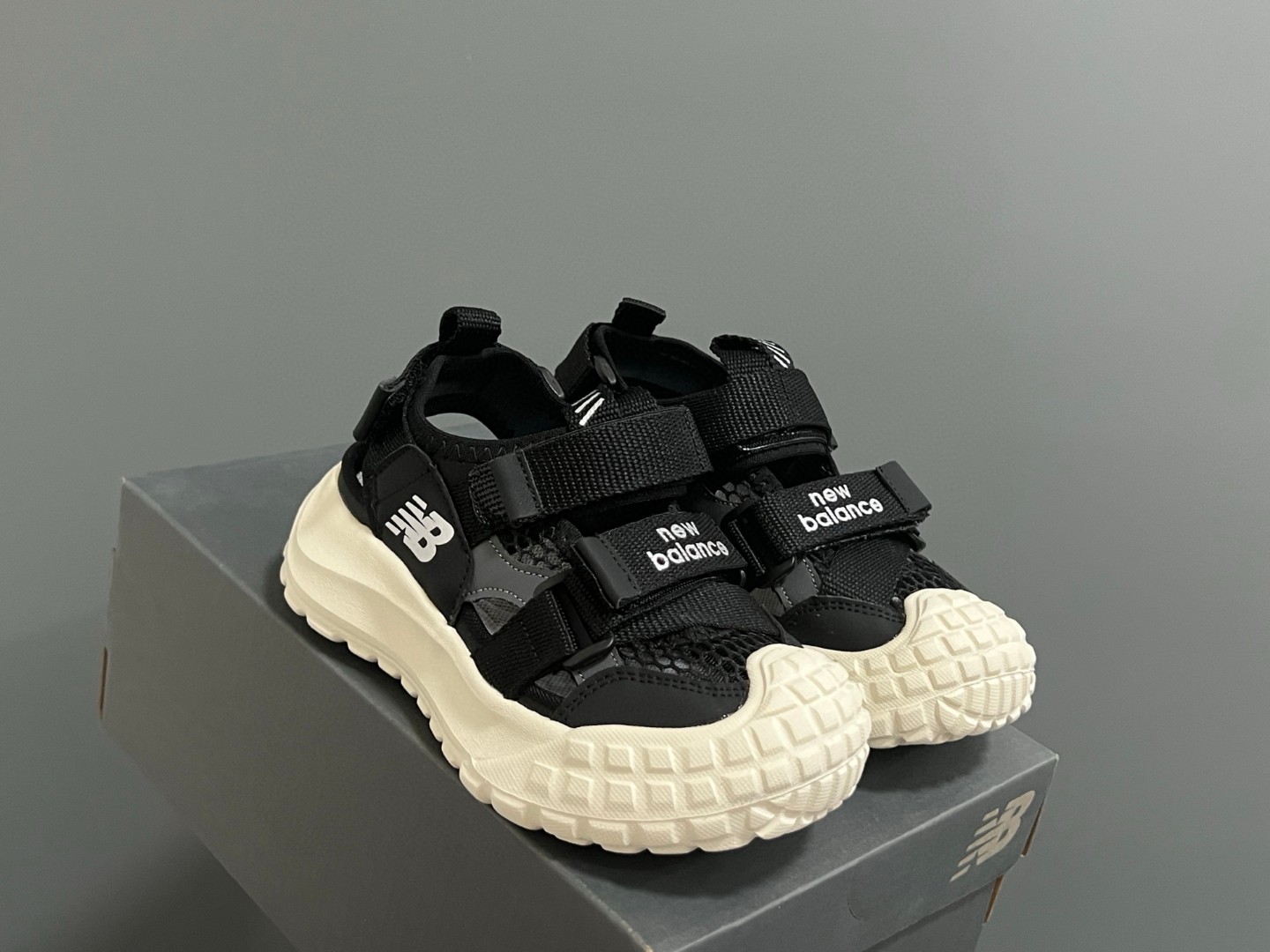 图片[7]-NB新款包头镂空网面儿童凉鞋 尺码：26-37码 轮胎底系列真的超好穿✌🏻 包头镂空网面☁️ 魔术贴设计，穿脱超-选品中心