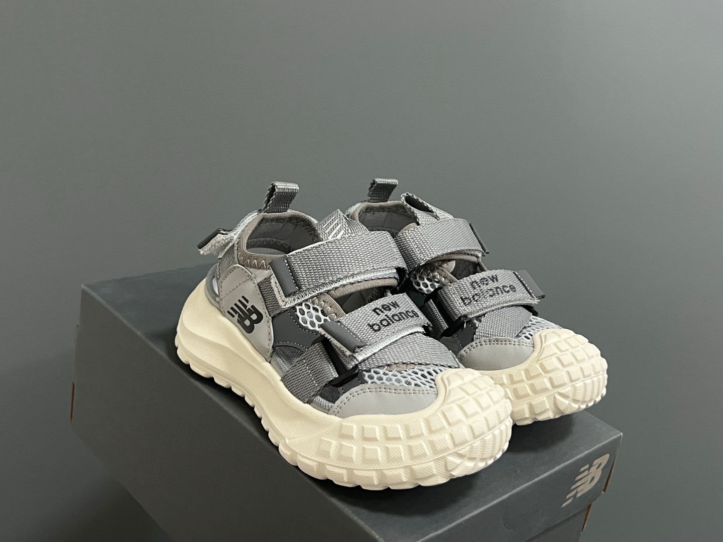 图片[8]-NB新款包头镂空网面儿童凉鞋 尺码：26-37码 轮胎底系列真的超好穿✌🏻 包头镂空网面☁️ 魔术贴设计，穿脱超-选品中心