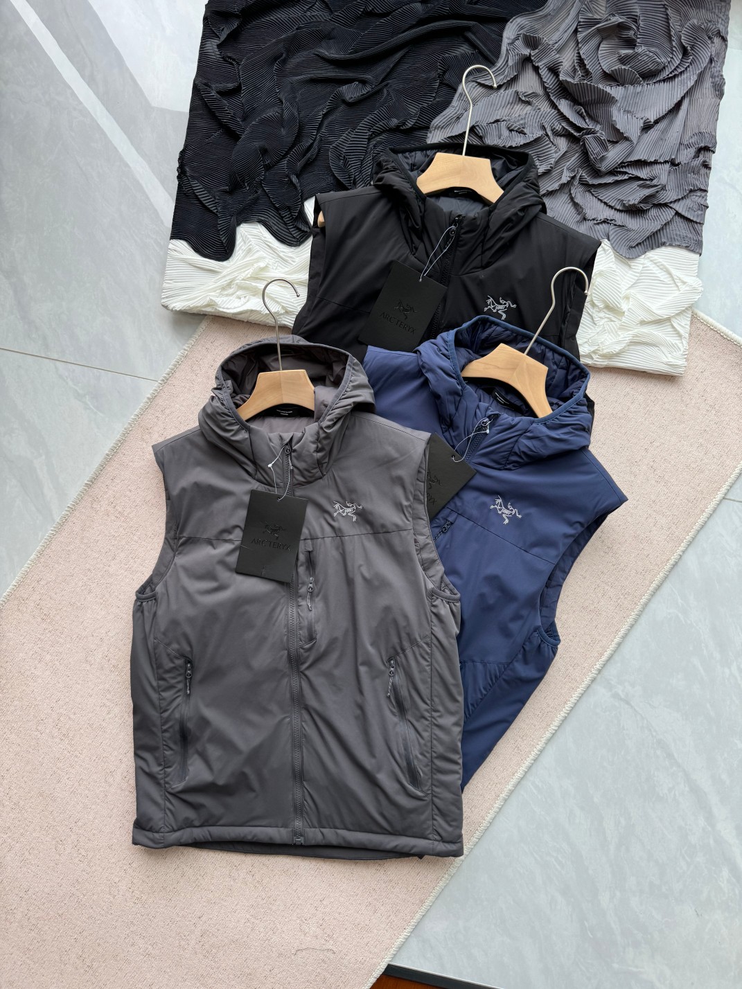 Arcteryx Kleding Tank Tops&Camis Vest Zwart Grijs Katoen Herfstcollectie Bovenzijde met capuchon