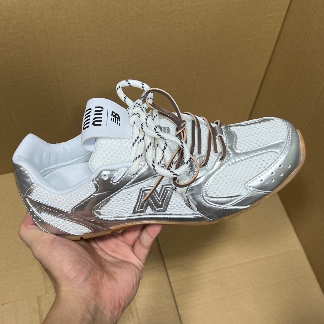 
NB联名miumiu特价新配色！
尺码：35.5-45，全码输出！
品质 价格 都是行业性价比天花板存
