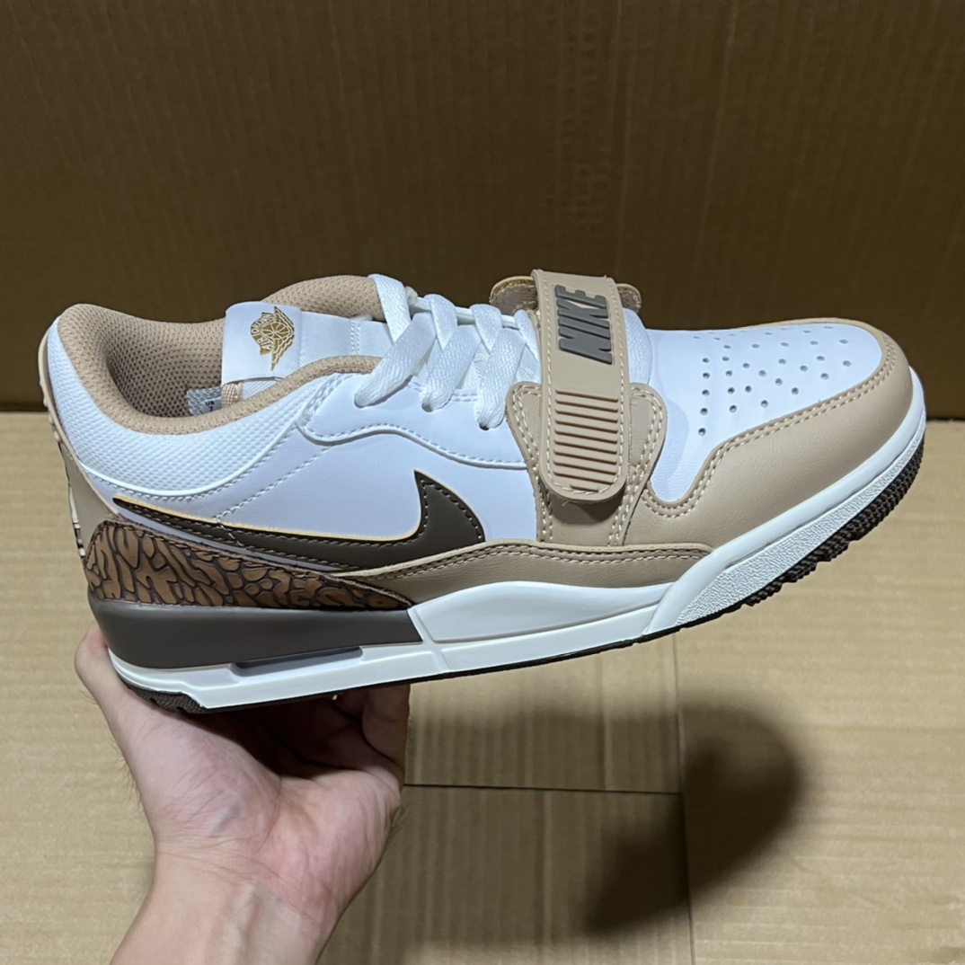  开学季福利🧧
AJ312系列福利特价！
尺码36-45，知名大厂出品！
版型 材质 细节绝对是市场数一