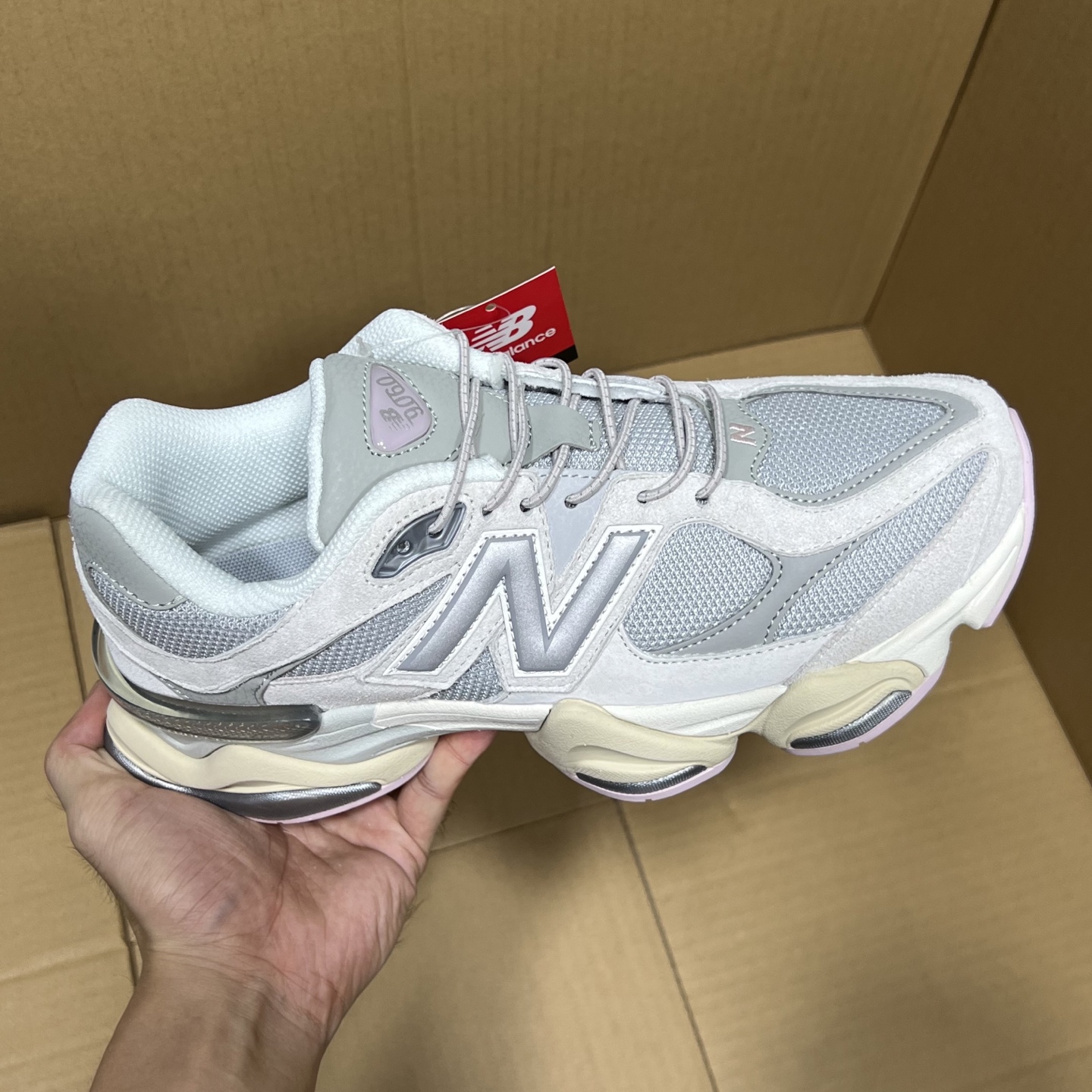 双十二福利开启！ 绿X版NB9060特价系列！ 尺码36-46，稳定输出！ 真正的纯原品质！卖过的都知道原来什么价格！品质 细节 做工也是无可挑剔！绝对的好货福利！ 编码AB325869