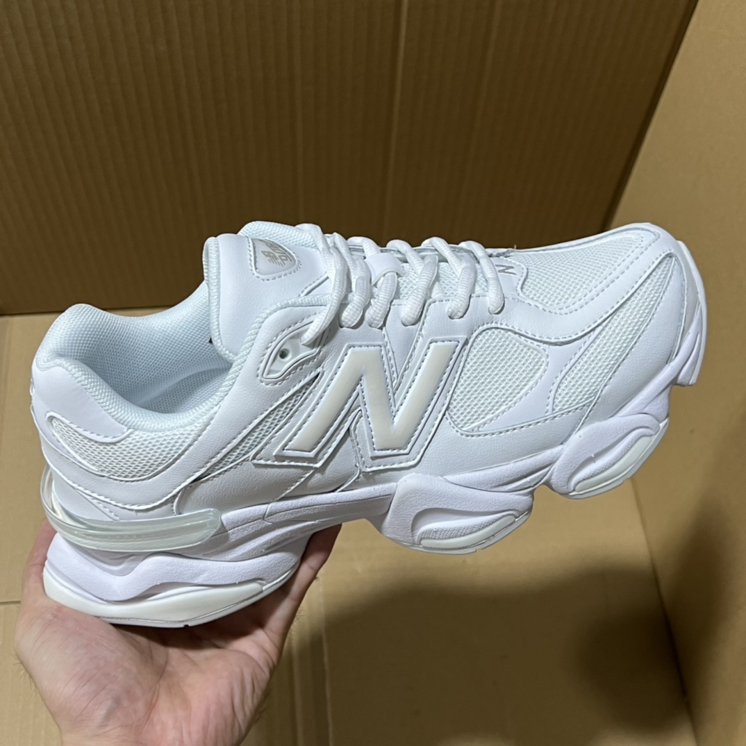 双十二福利开启！ 绿X版NB9060特价系列！ 尺码36-46，稳定输出！ 真正的纯原品质！卖过的都知道原来什么价格！品质 细节 做工也是无可挑剔！绝对的好货福利！ 编码AB325869