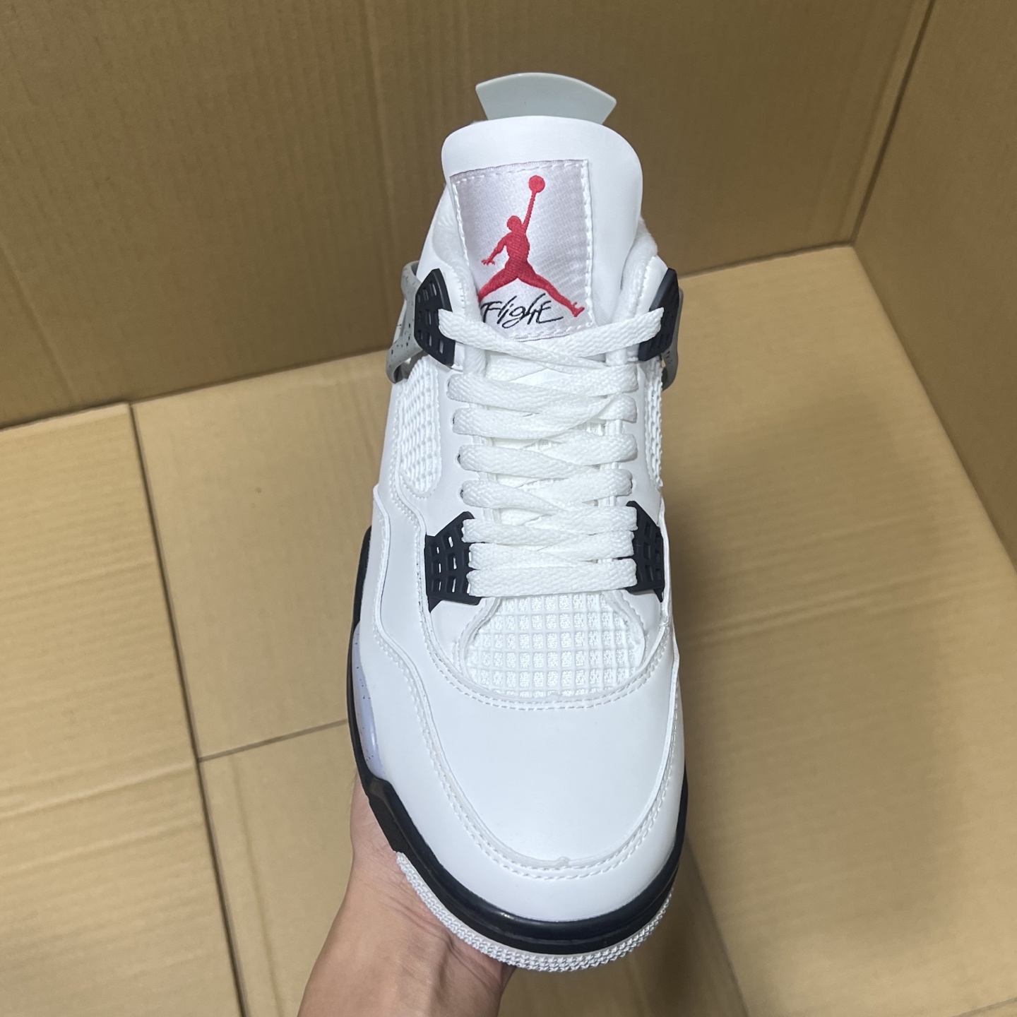 特价💰180
  双十二活动冲刺！
小绿X版本aj4系列部分配色特价！
尺码36-47.5，稳定输出！
大厂出品 品质保证！细节做的相当到位！行业性价比天花板产品！卖过都知道，转图必卖！