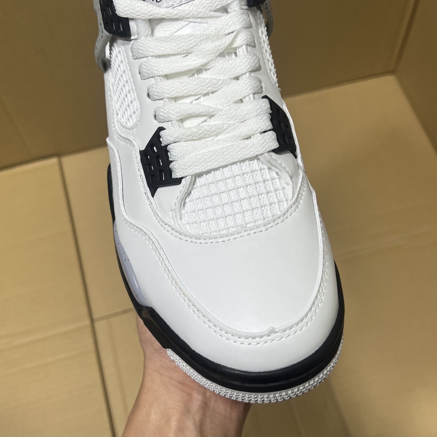 特价💰180
  双十二活动冲刺！
小绿X版本aj4系列部分配色特价！
尺码36-47.5，稳定输出！
大厂出品 品质保证！细节做的相当到位！行业性价比天花板产品！卖过都知道，转图必卖！