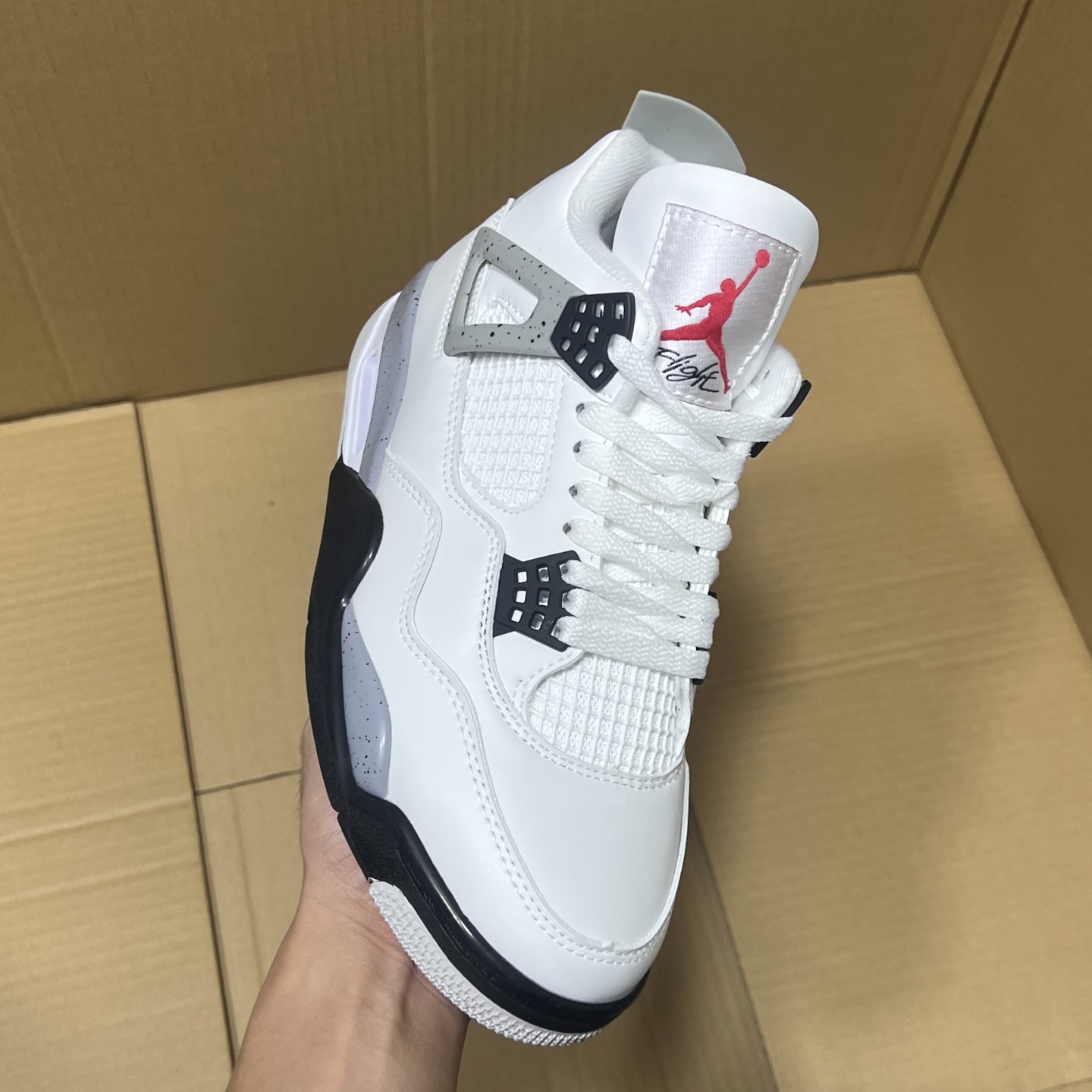 特价💰180
  双十二活动冲刺！
小绿X版本aj4系列部分配色特价！
尺码36-47.5，稳定输出！
大厂出品 品质保证！细节做的相当到位！行业性价比天花板产品！卖过都知道，转图必卖！