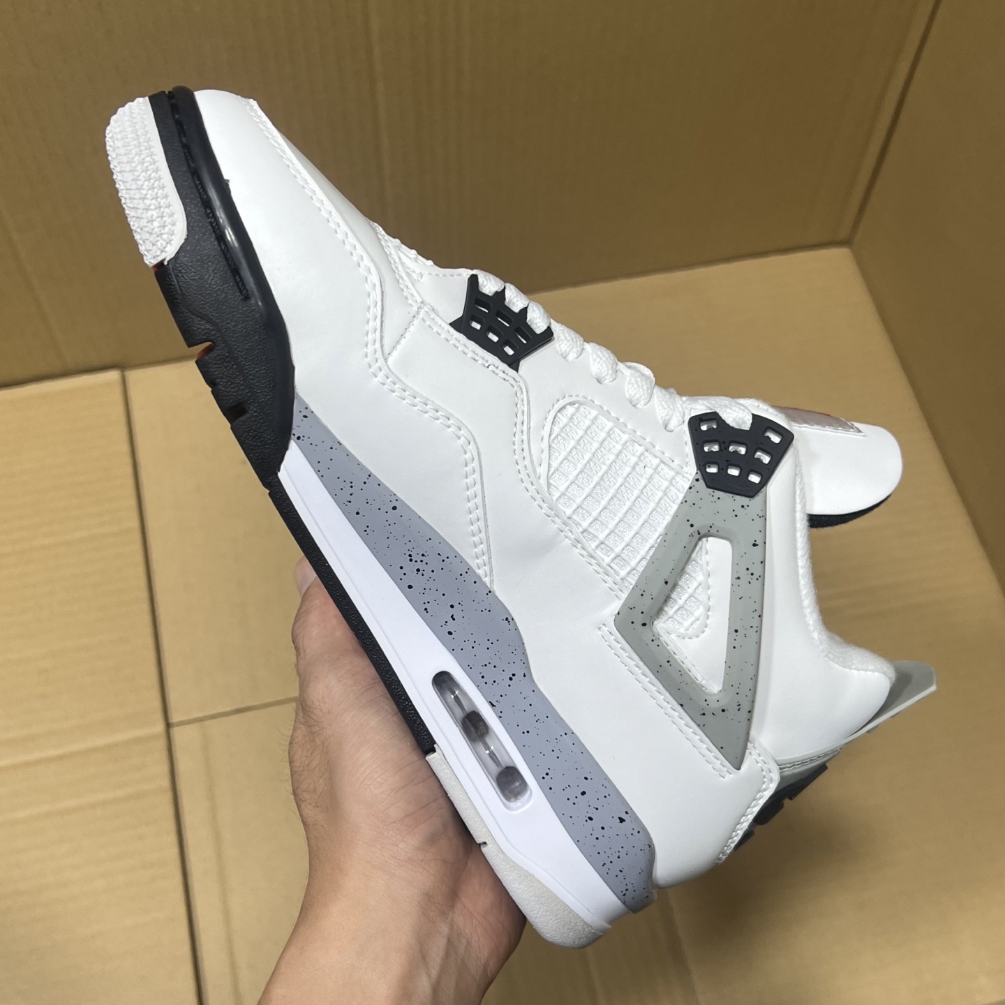 特价💰180
  双十二活动冲刺！
小绿X版本aj4系列部分配色特价！
尺码36-47.5，稳定输出！
大厂出品 品质保证！细节做的相当到位！行业性价比天花板产品！卖过都知道，转图必卖！