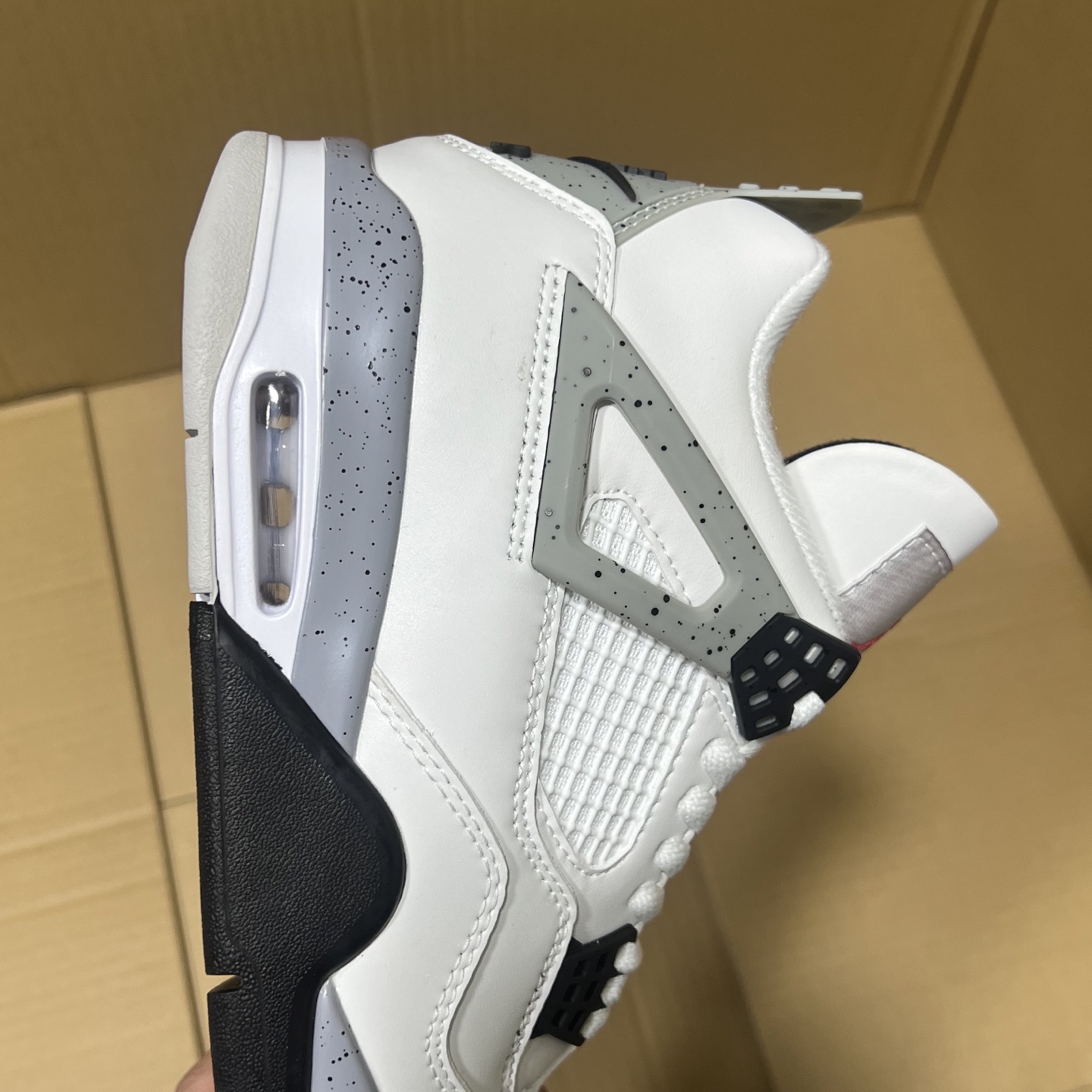 特价💰180
  双十二活动冲刺！
小绿X版本aj4系列部分配色特价！
尺码36-47.5，稳定输出！
大厂出品 品质保证！细节做的相当到位！行业性价比天花板产品！卖过都知道，转图必卖！