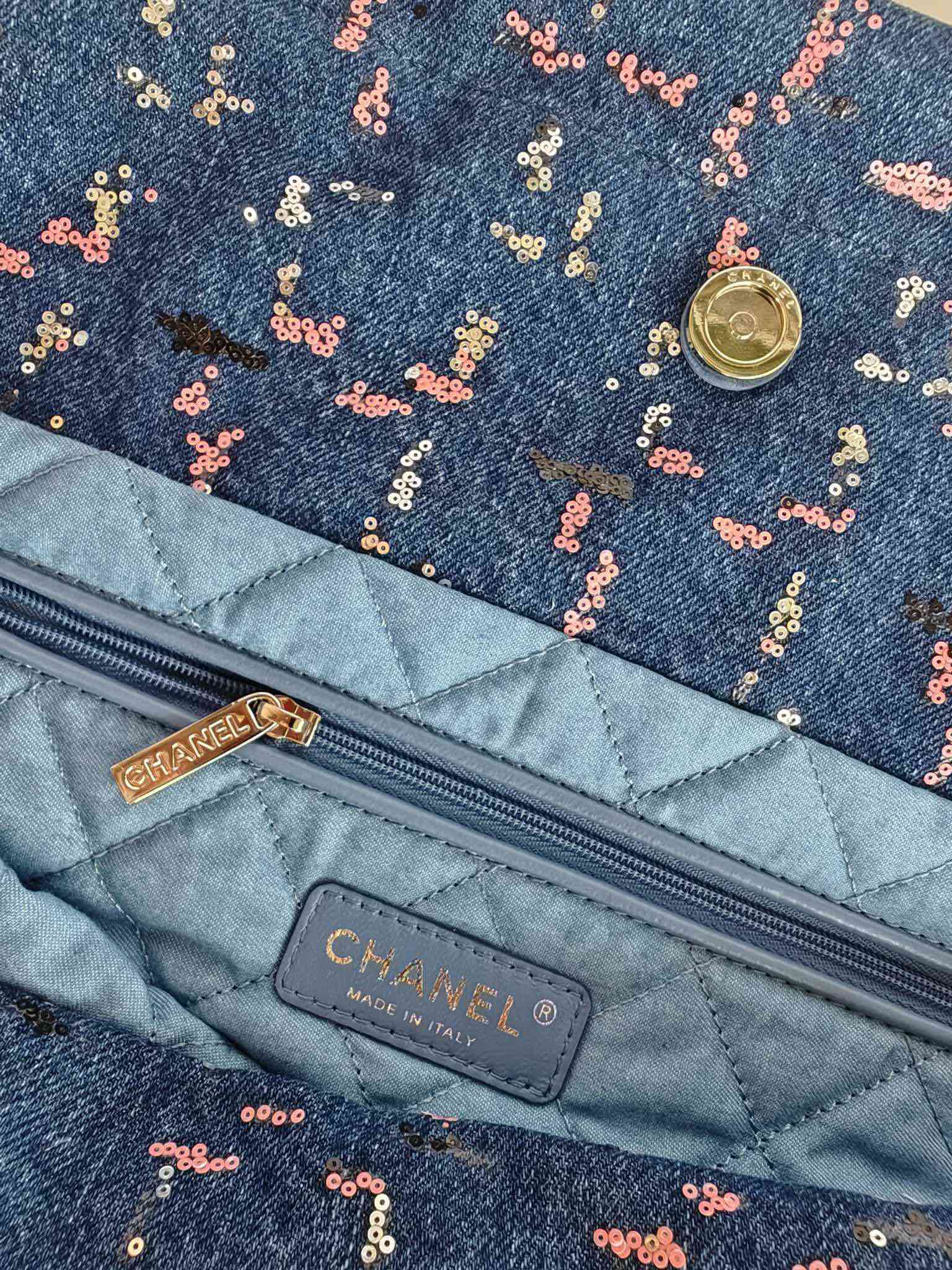 Chanel Luxury Designer Handbag Shoulder Bag in fine calfskin 9