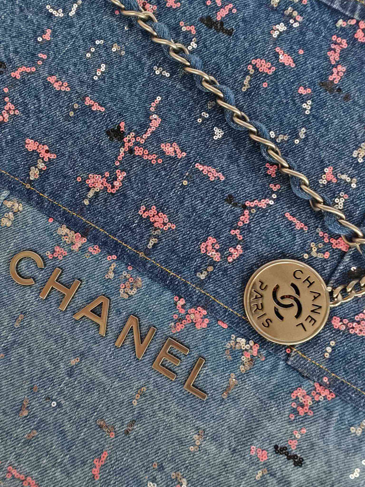 Chanel Luxury Designer Handbag Shoulder Bag in fine calfskin 7
