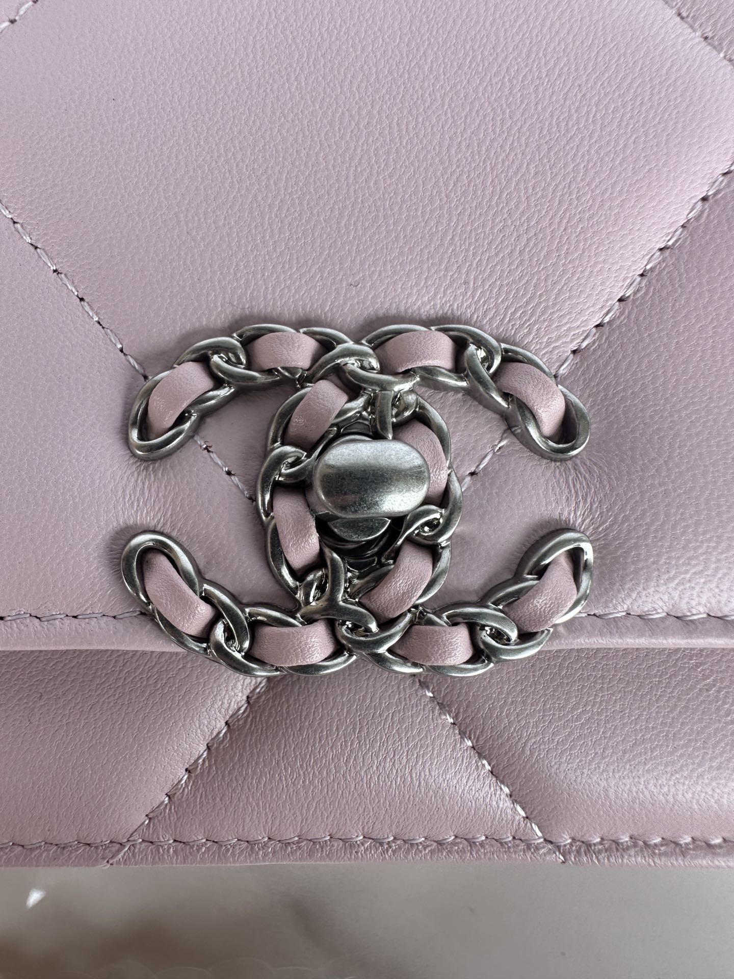 Chanel Luxury Designer Handbag Shoulder Bag in fine calfskin 5