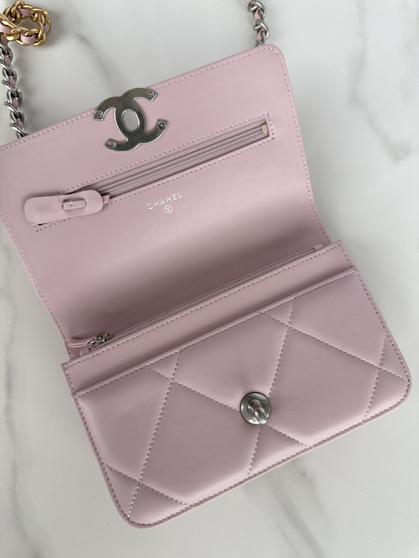 Chanel Luxury Designer Handbag Shoulder Bag in fine calfskin 6