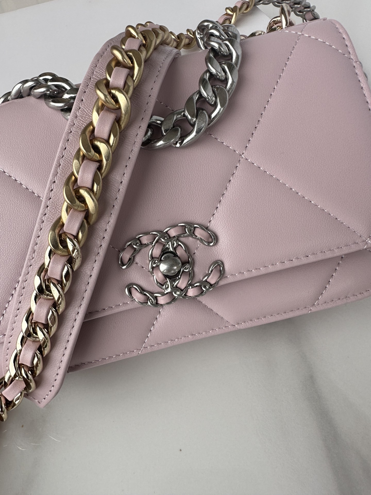 Chanel Luxury Designer Handbag Shoulder Bag in fine calfskin 2