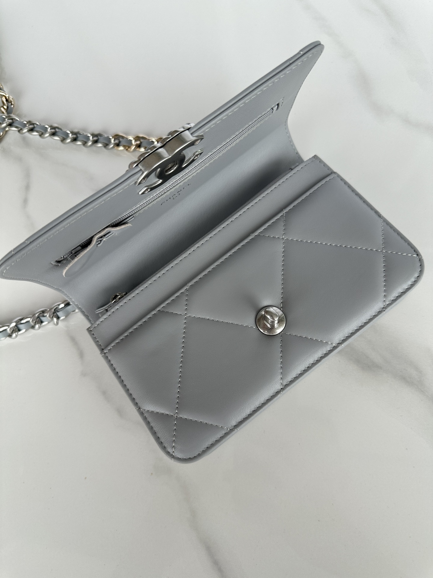 Chanel Luxury Designer Handbag Shoulder Bag in fine calfskin 5