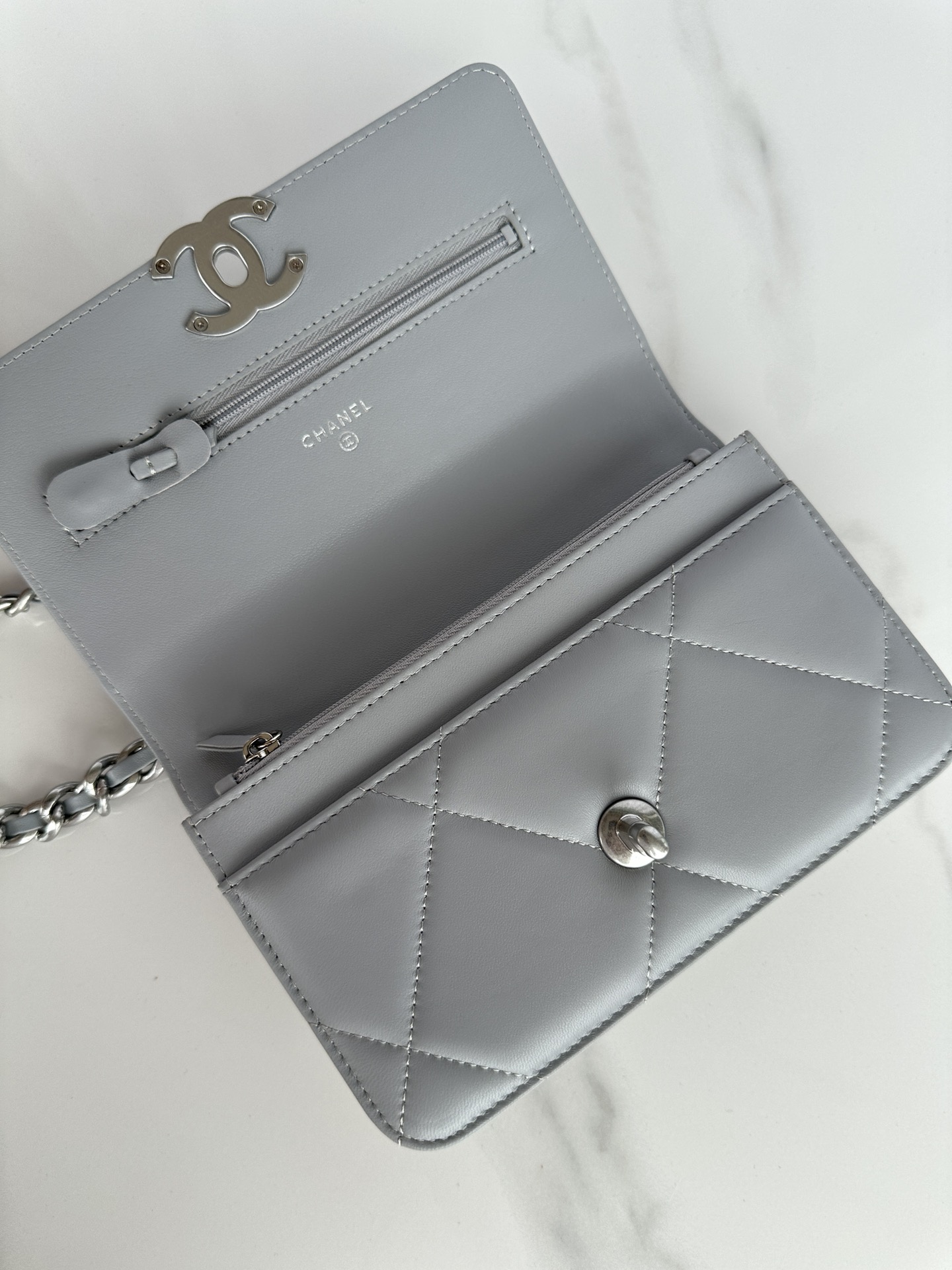 Chanel Luxury Designer Handbag Shoulder Bag in fine calfskin 6