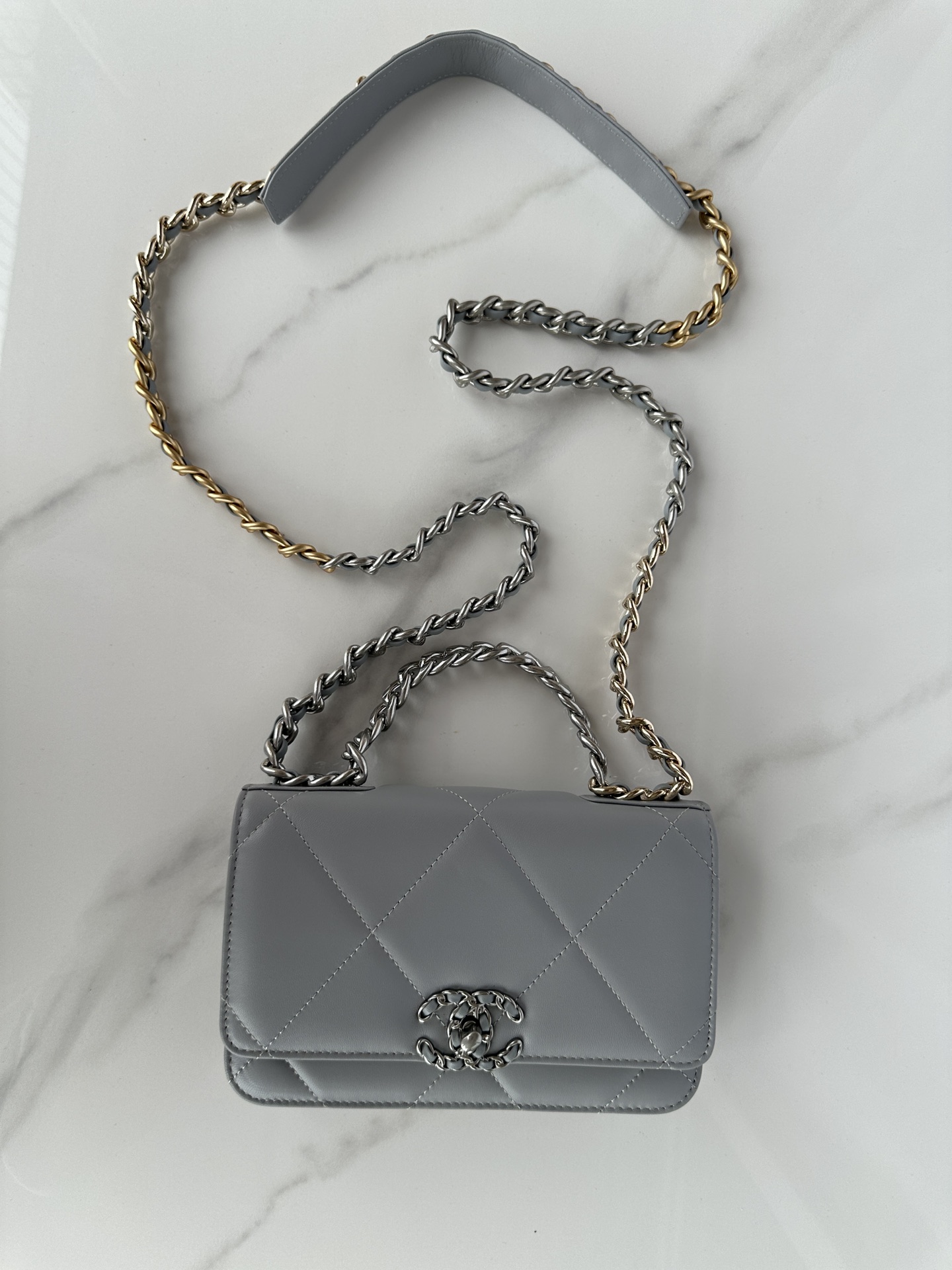 Chanel Luxury Designer Handbag Shoulder Bag in fine calfskin 9