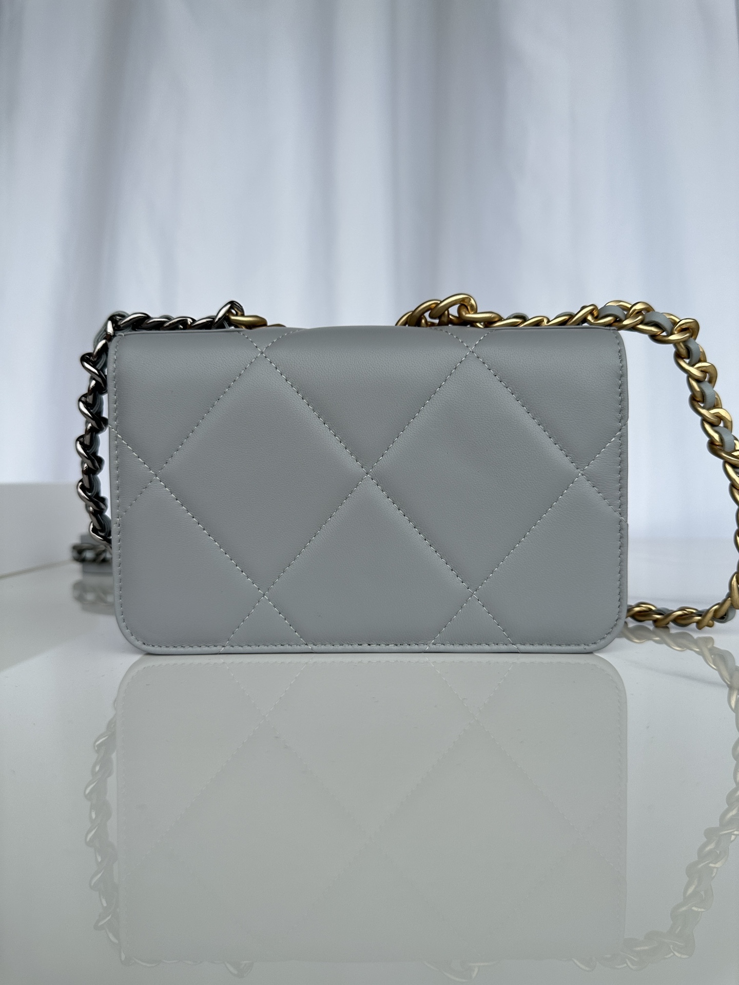 Chanel Luxury Designer Handbag Shoulder Bag in fine calfskin 2