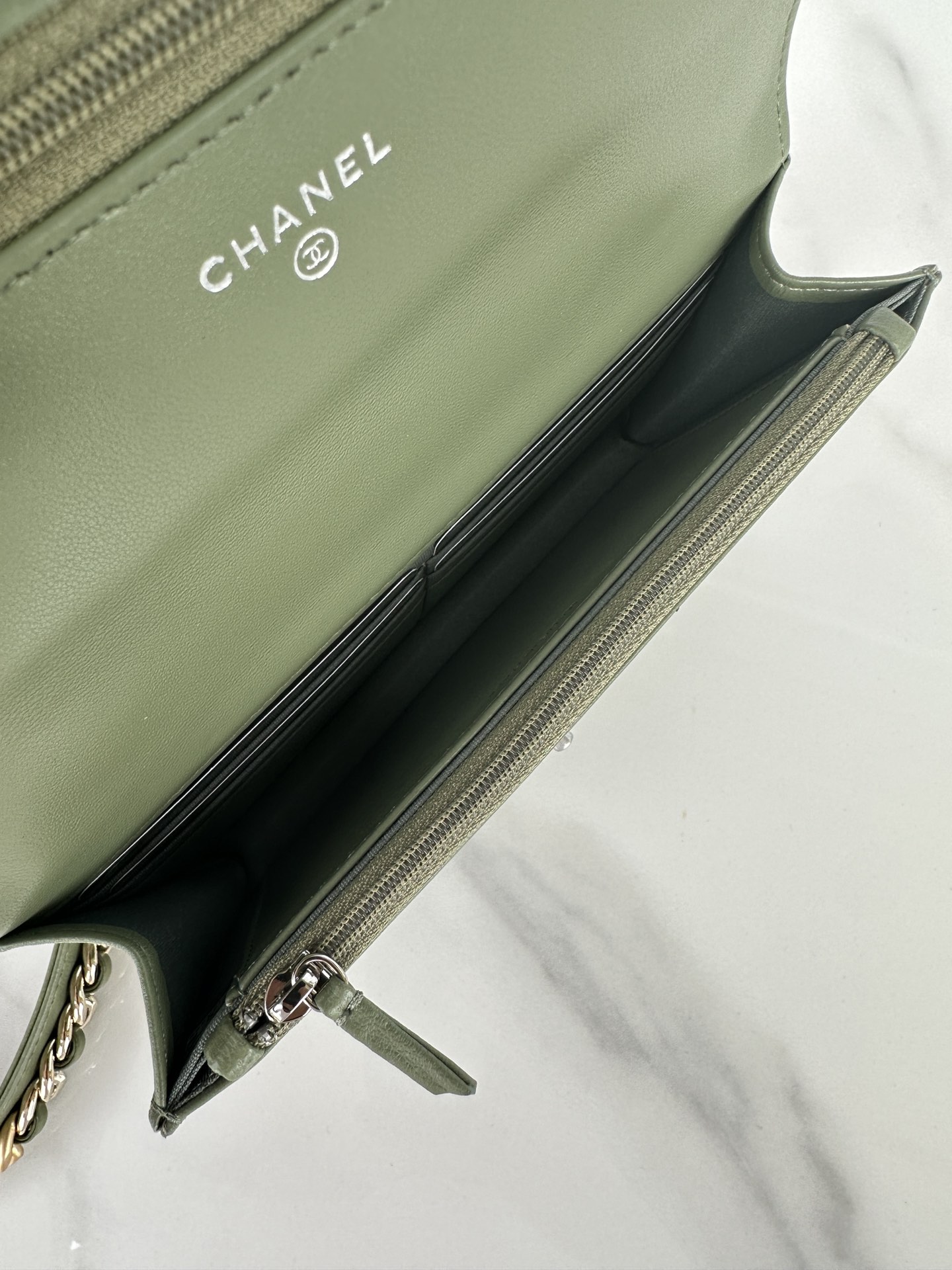 Brand: Chanel 8