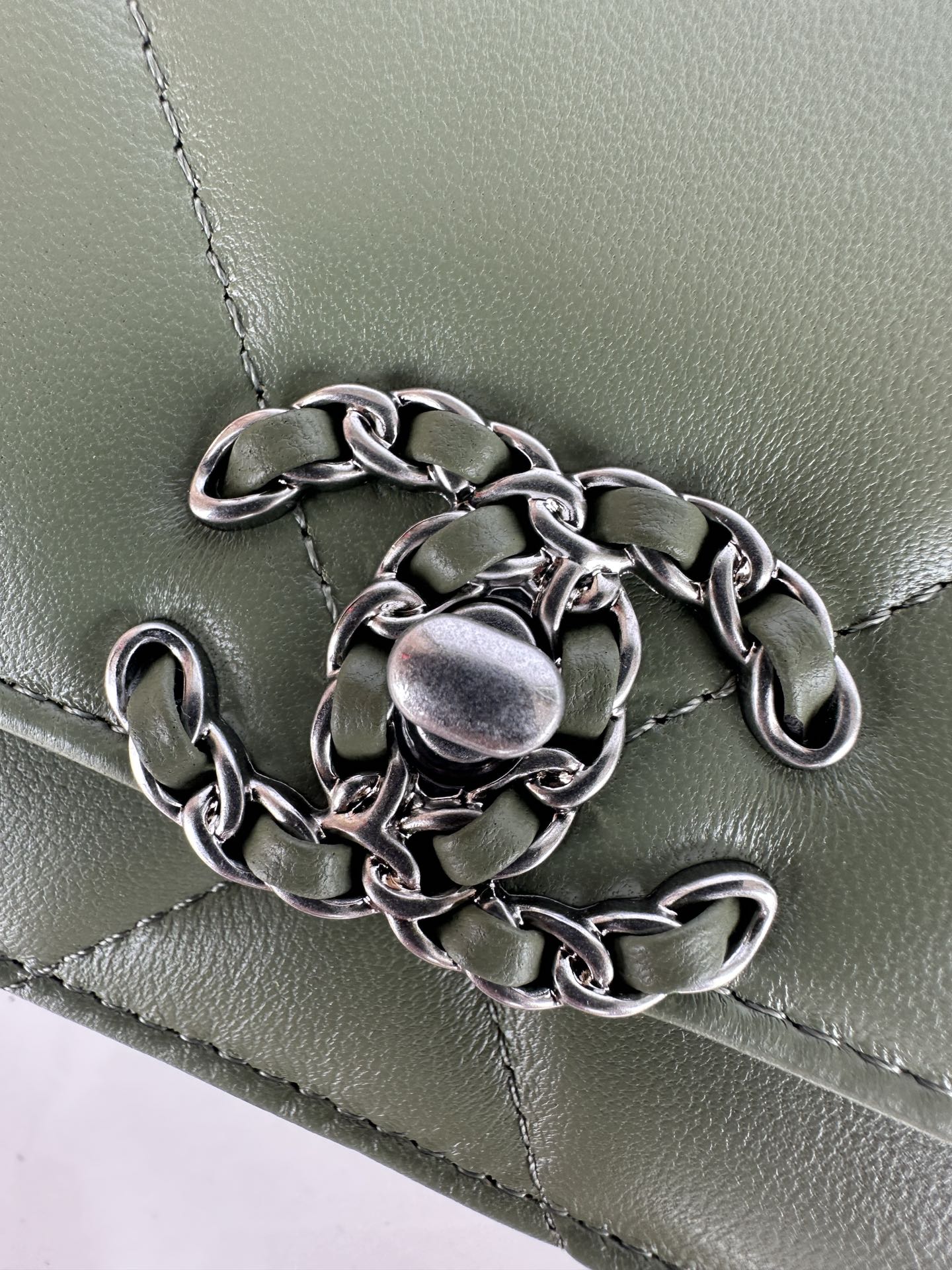 Brand: Chanel 4