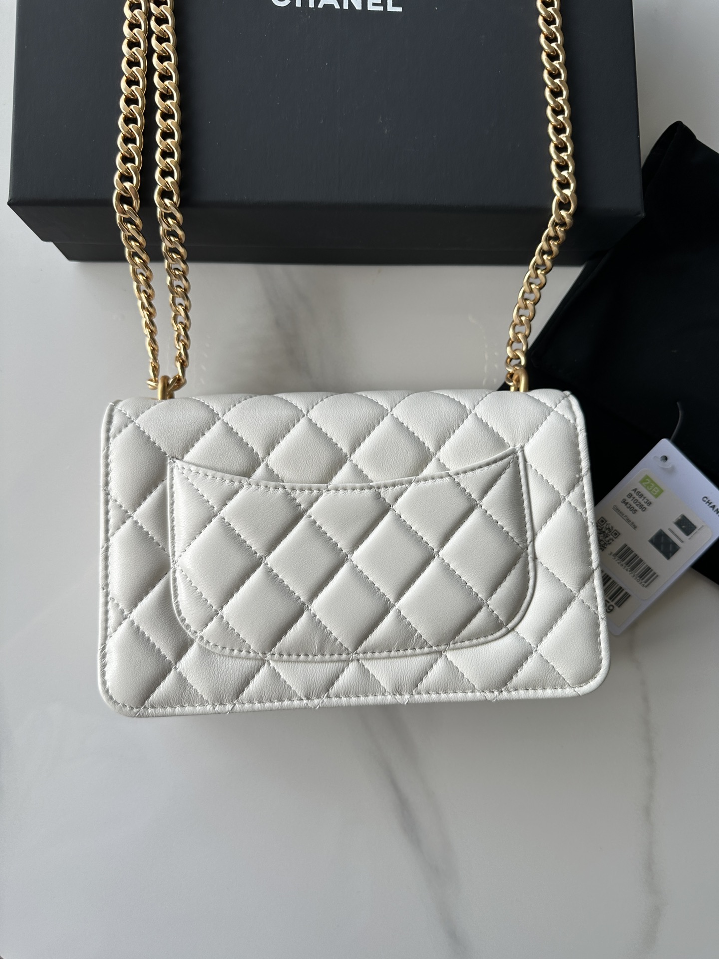 Chanel Luxury Designer Handbag Shoulder Bag in fine calfskin 2