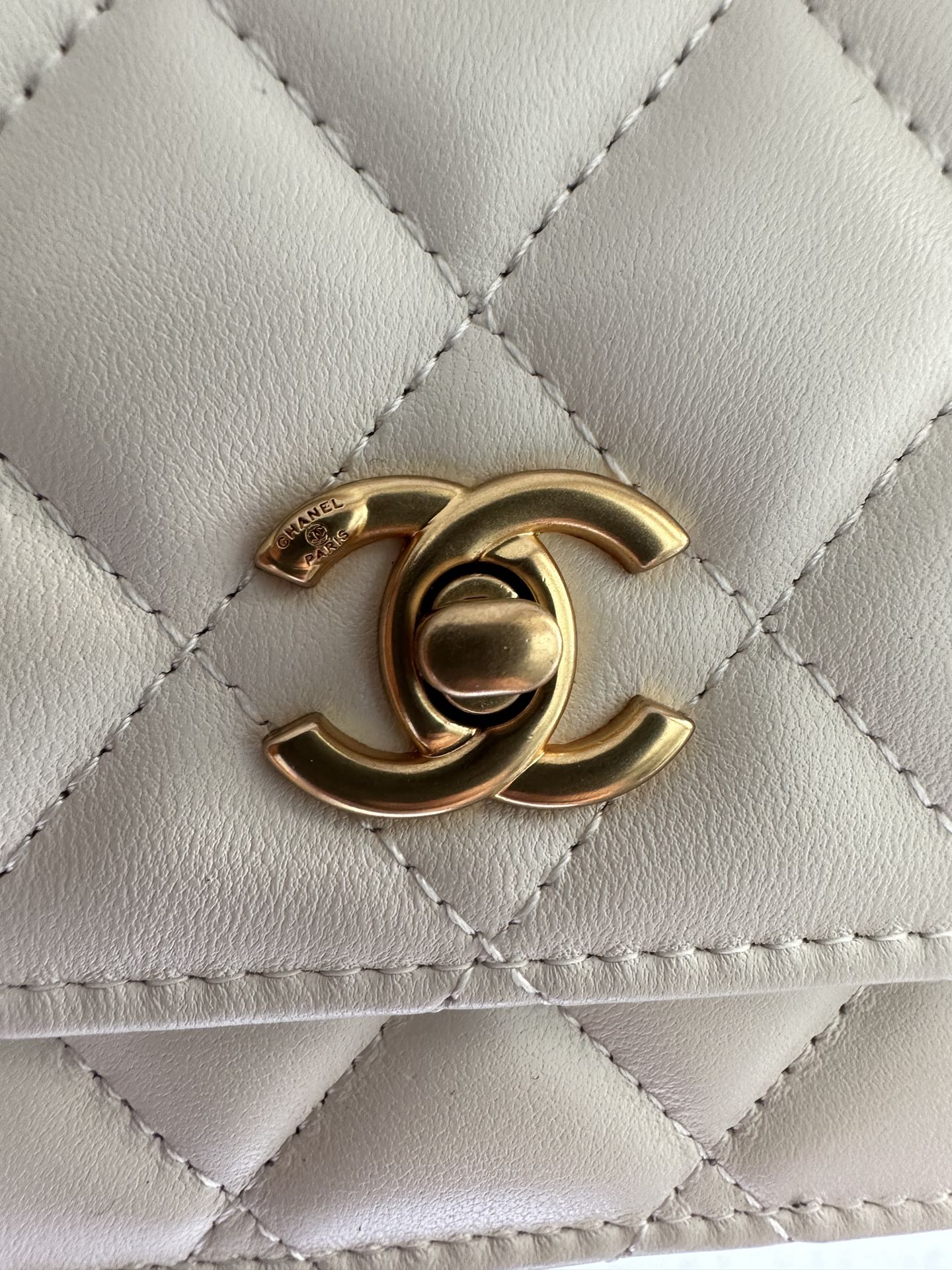Chanel Luxury Designer Handbag Shoulder Bag in fine calfskin 3