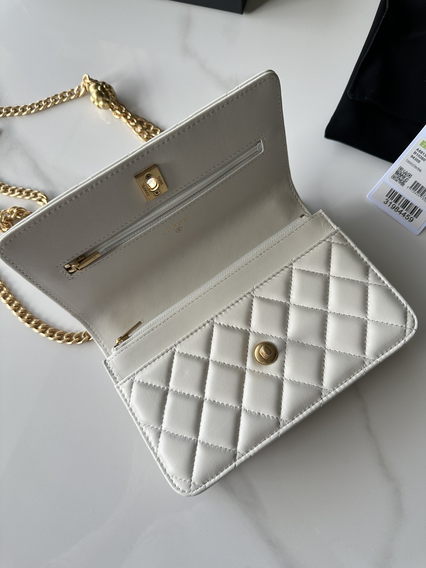 Chanel Luxury Designer Handbag Shoulder Bag in fine calfskin 5