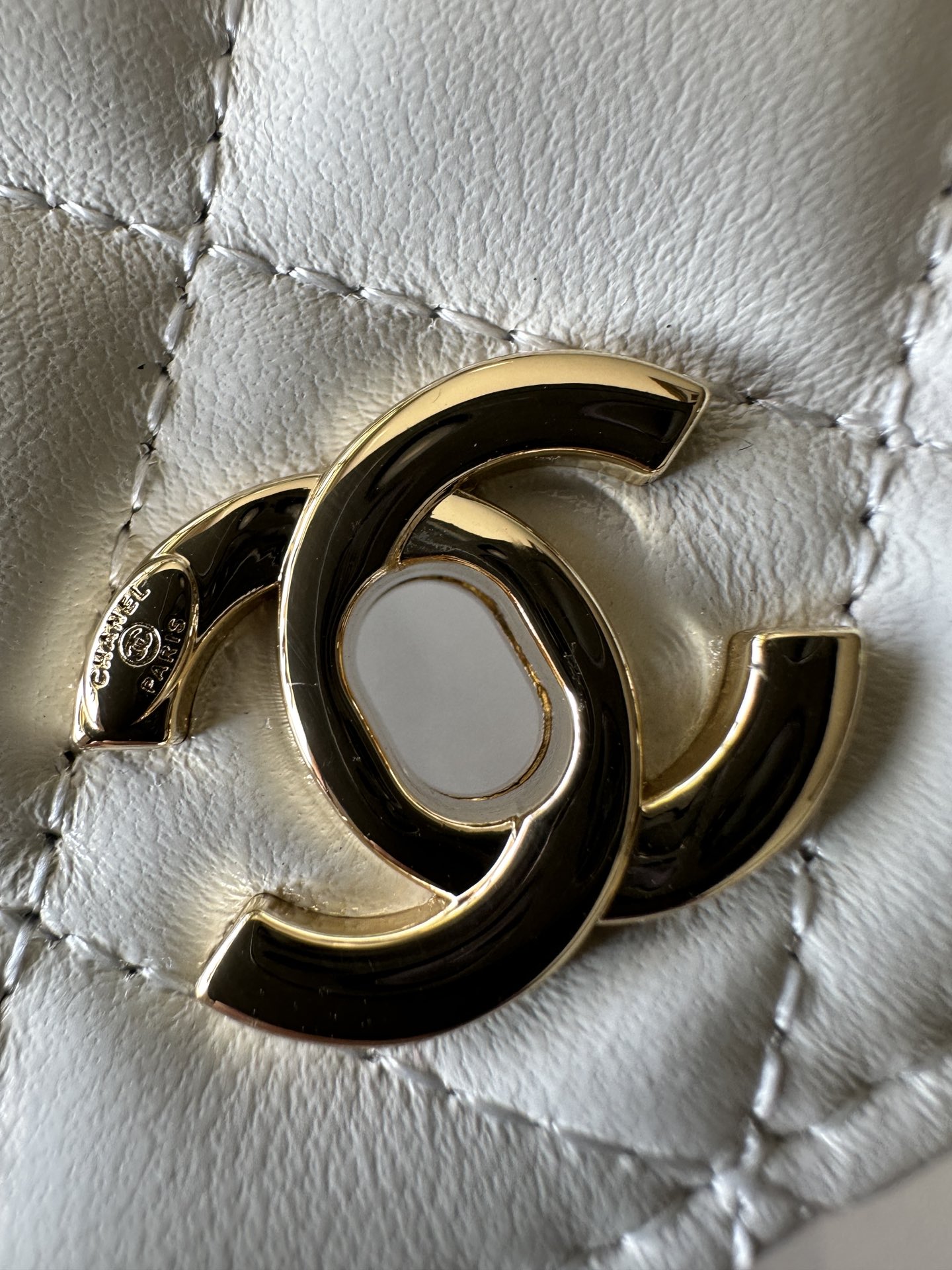 Brand: Chanel 6