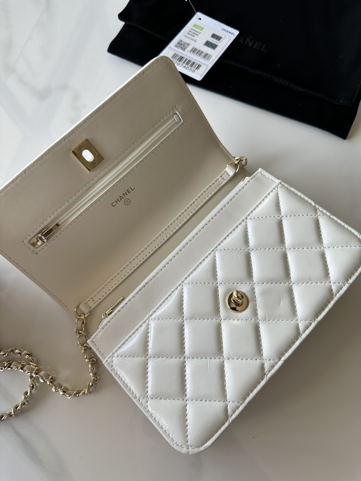 Brand: Chanel 4