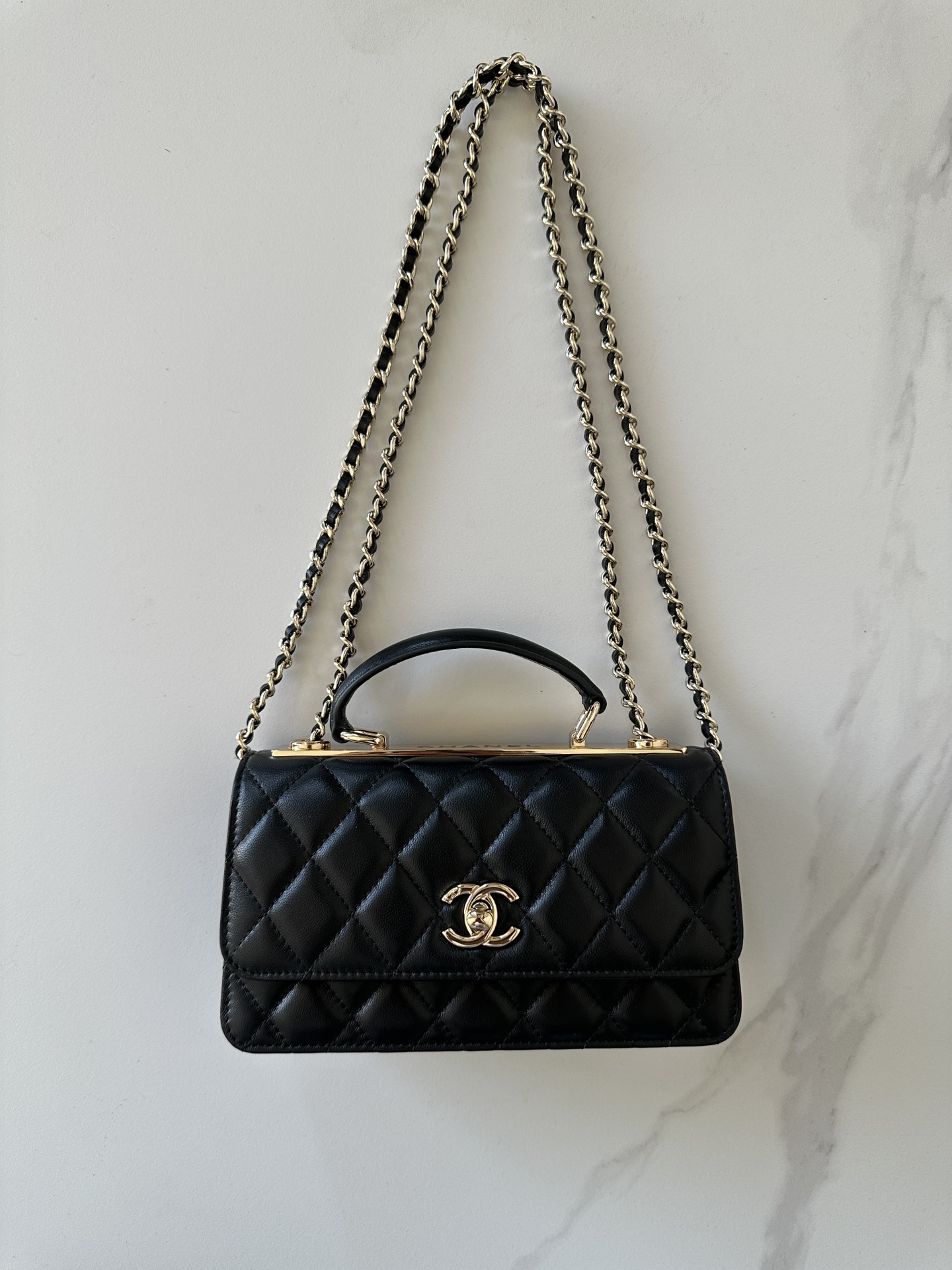 NO:186176,Genuine grade original leather Brand: Chanel Model: A Introduction: Original single quality, classic work, the cutting-edge of gorgeousness and temperament, is your unexpected honor. Leather type: Original single imported lambskin, with original cloth inside. Hardware: Original hardware preparation size 18/12/4cm, CHANEL, chanel, sheepskin19860909正品级 原厂皮 品牌:Chanel型号:A简介:原单质量,经典之作,华丽与气质的前沿,是你意想不到的尊贵.皮种:原单进口小羊皮,里配原版布.五金:原版五金配制尺寸18/12/4cm,CHANEL,chanel,sheepskin,Bag