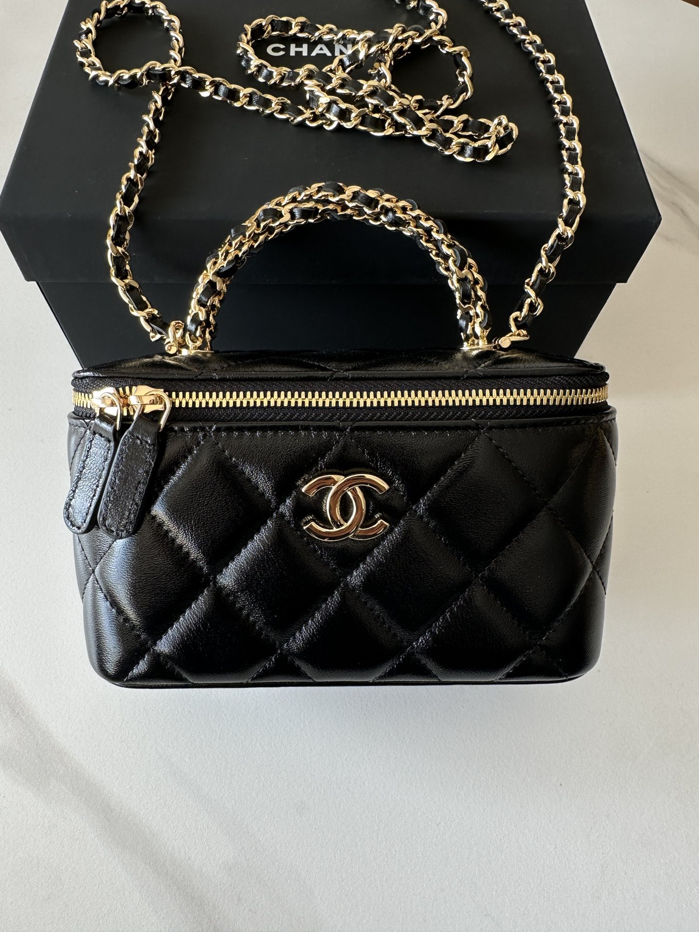 NO:186182,Genuine grade original leather Brand: Chanel Model: AP Introduction: Original single quality, classic work, gorgeous and temperament, the cutting-edge of your unexpected honor. Leather type: Original single imported sheepskin, with original cloth inside. Hardware: Original hardware preparation size: 17cmX9.5cmX8cm, CHANEL, chanel, sheepskin19860909正品级 原厂皮 品牌:Chanel型号:AP简介:原单质量,经典之作,华丽与气质的前沿,是你意想不到的尊贵.皮种:原单进口羊皮,里配原版布.五金:原版五金配制尺寸:17cmX9.5cmX8cm,CHANEL,chanel,sheepskin,Bag